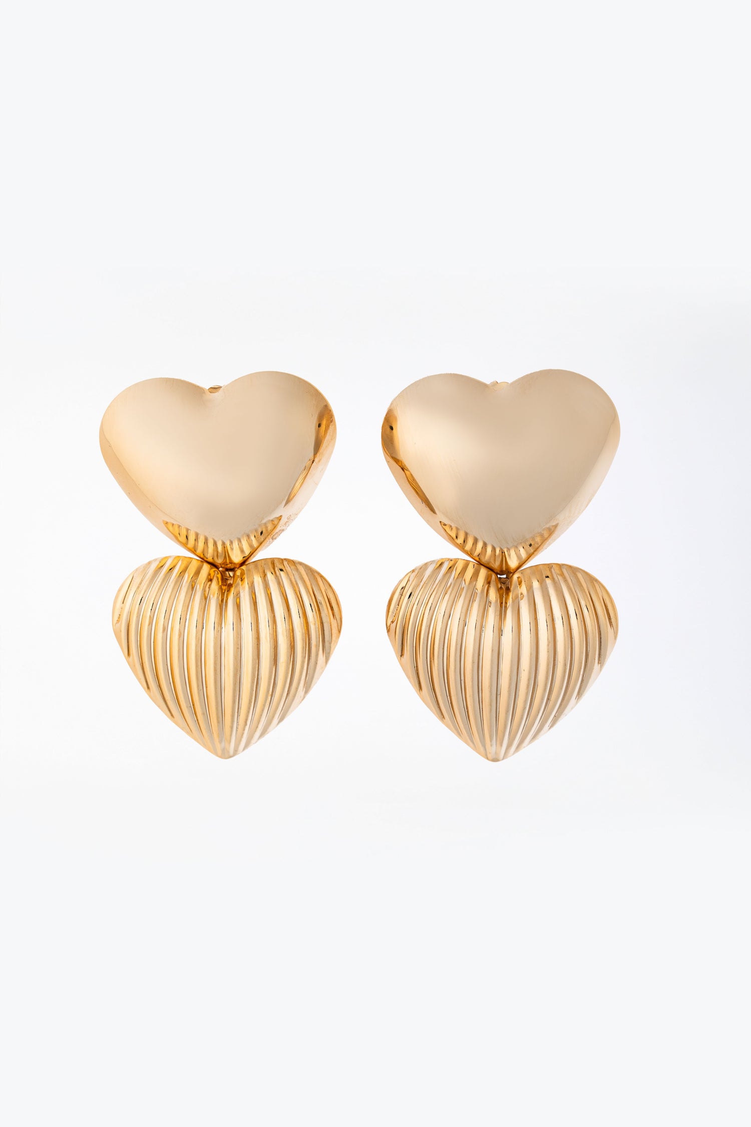 Orecchini Doppio Cuore in Ottone Placcato Oro con Design Elegante e Romantico Flaminia