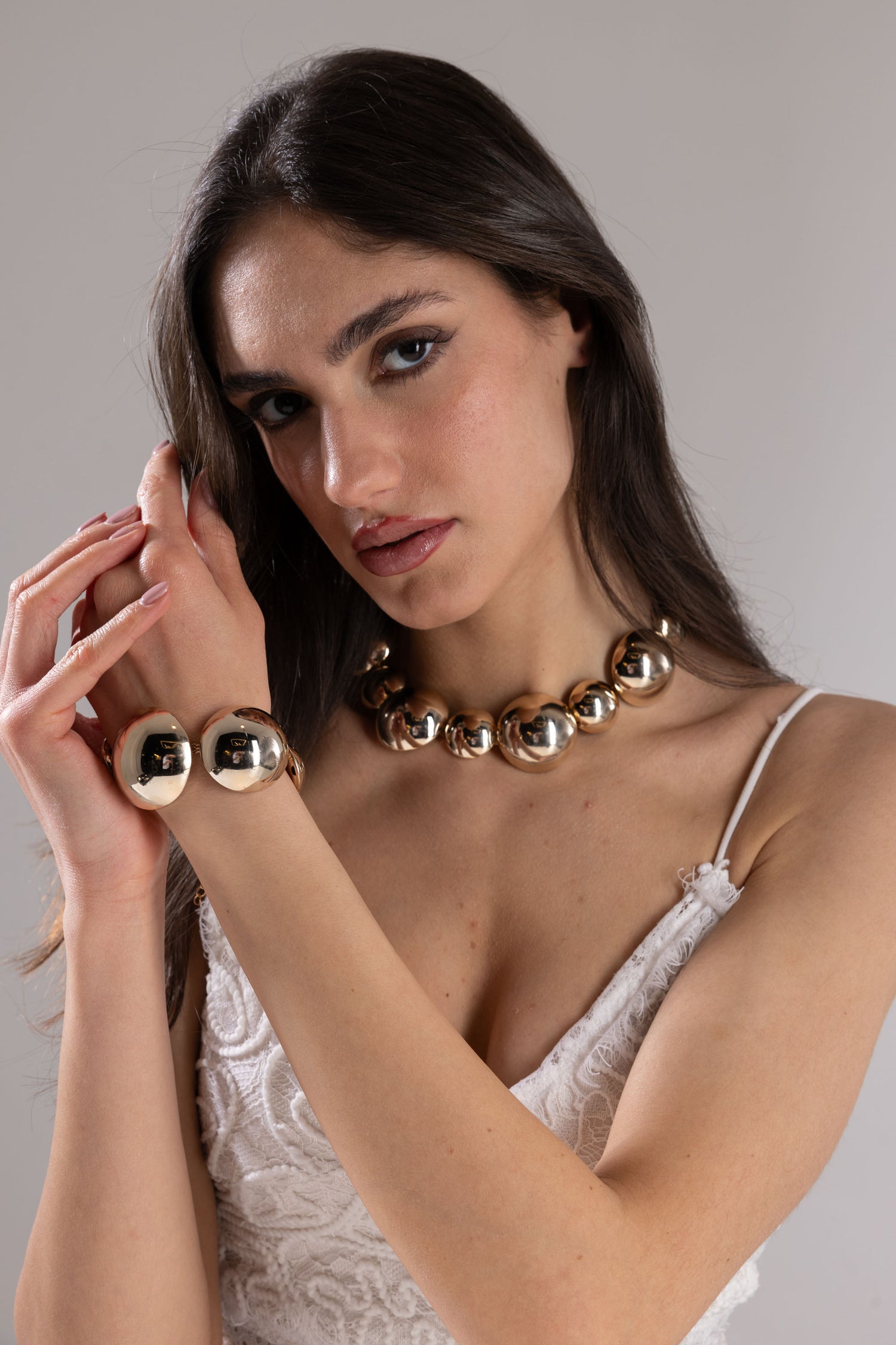 Collana con Sfere di Metallo Dorato di Due Differenti Dimensioni Luna Dorata