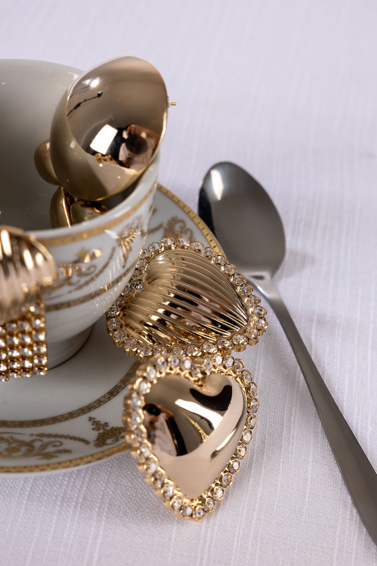Orecchino a cuore rigato con bordo di cristalli in Ottone anallergico free nickel Ginevra