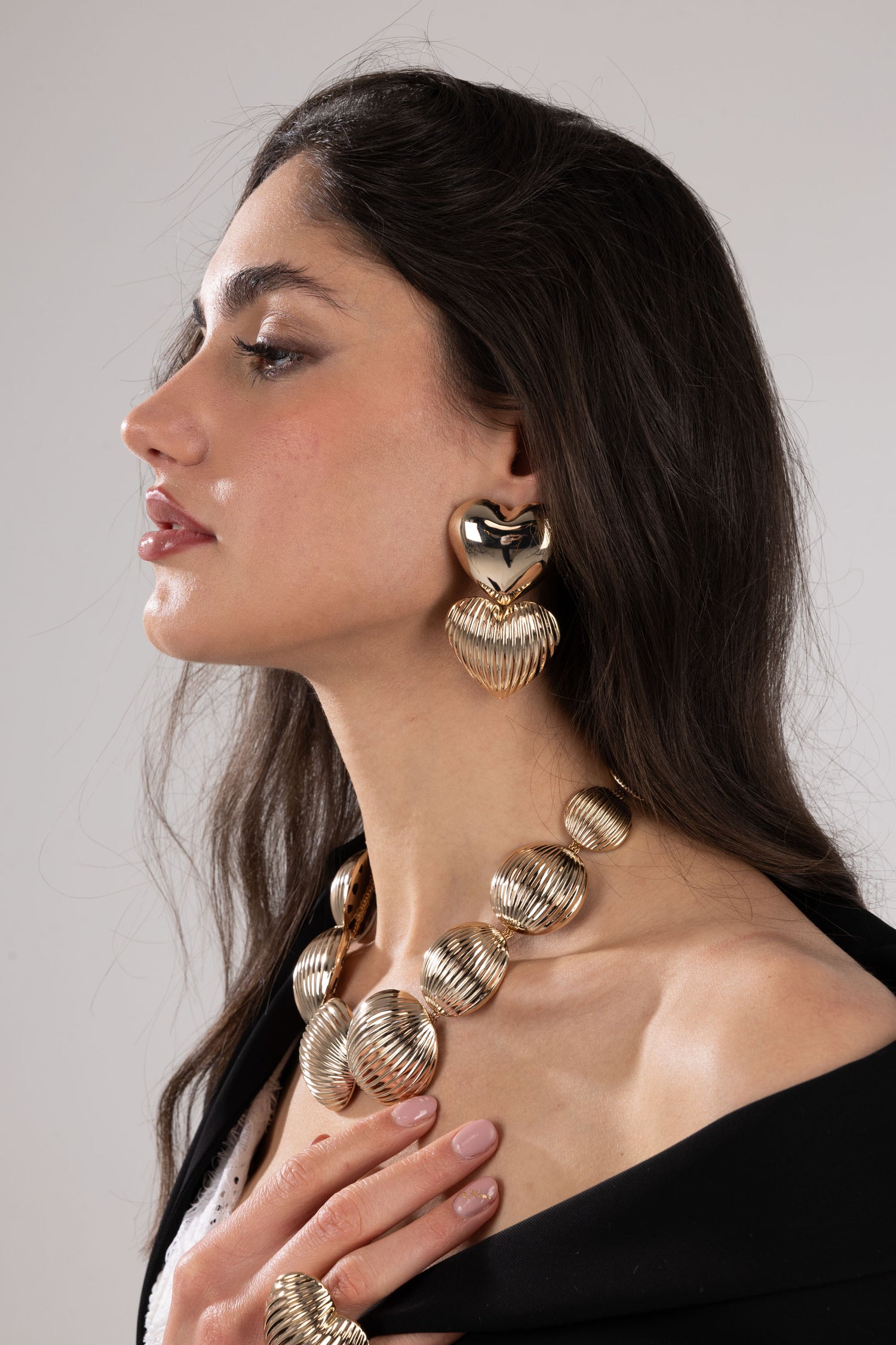 Orecchini Doppio Cuore in Ottone Placcato Oro con Design Elegante e Romantico Flaminia
