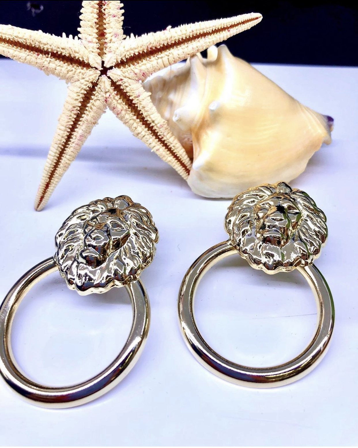 Orecchini Metallo Leon King Con Anello in Metallo e Leone a Lobo