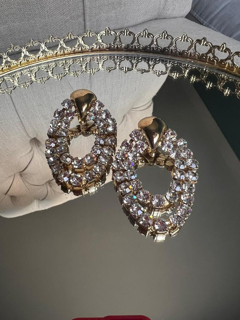 Orecchini pendenti "Charlotte" in catena strass SS29 e metallo lavorato in ottone antiallergico