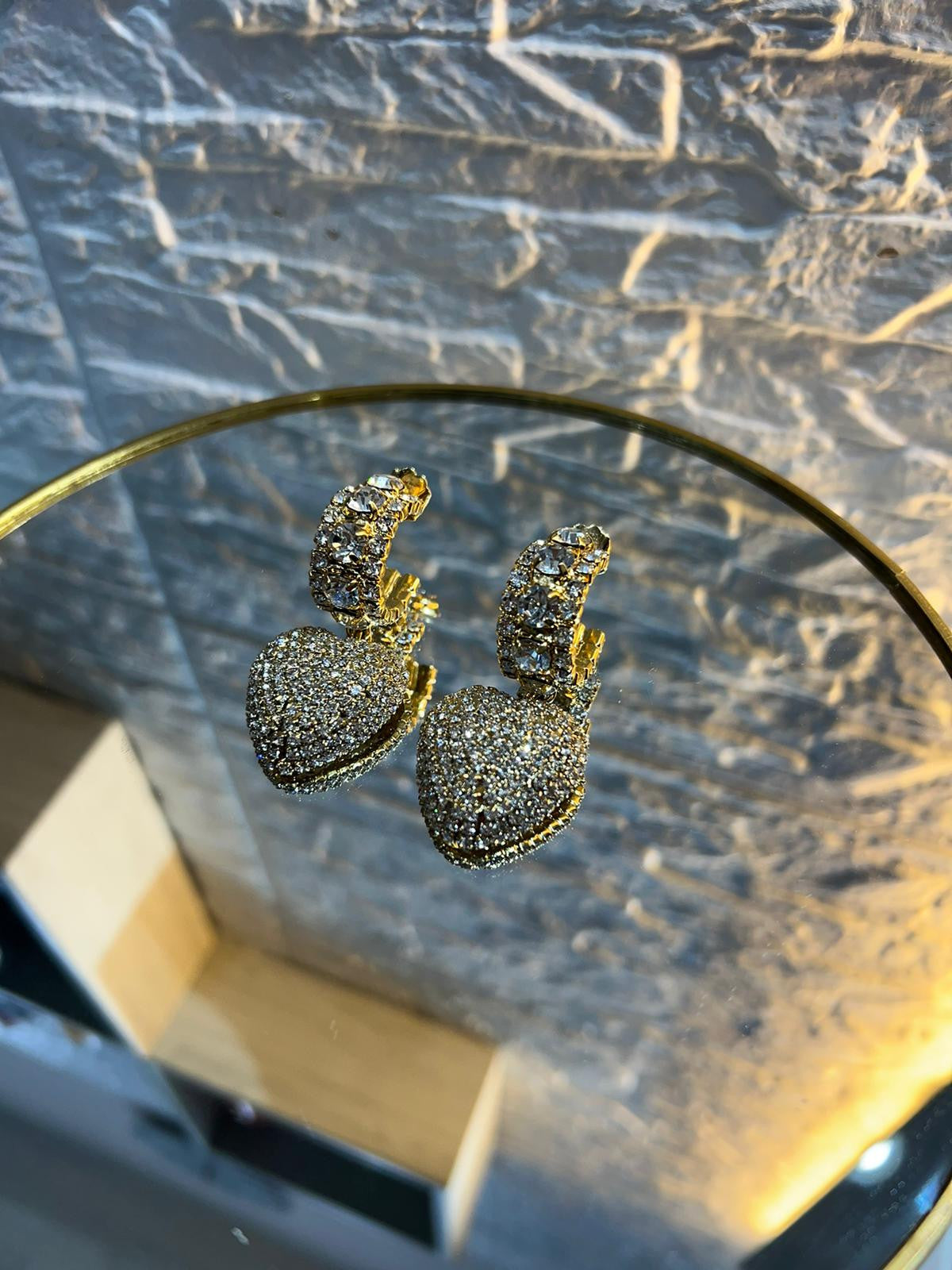 Orecchini Cerchietto con Cuore Piccolo Pendente - Gioiello di Luce in Strass e Ottone Antiallergico