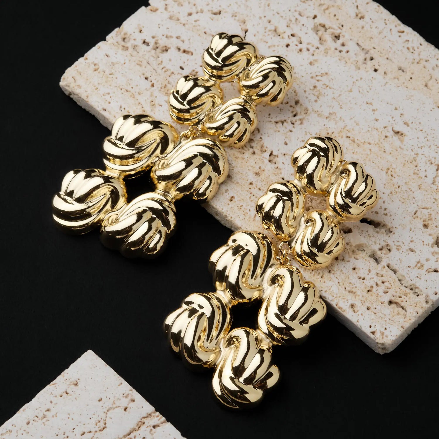 Orecchini in Ottone Intrecciati - Eleganza Dinamica in Oro e Argento