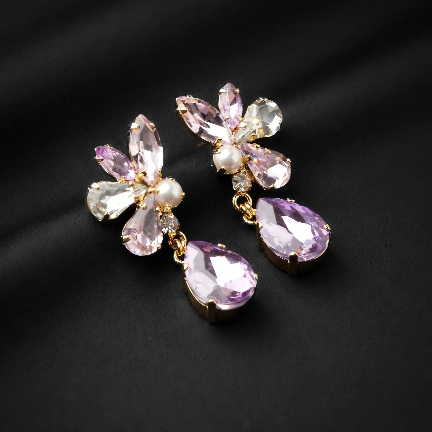 Orecchini in Ottone con Fiore in Strass e Pendente a Goccia - Eleganza Floreale in Oro e Argento