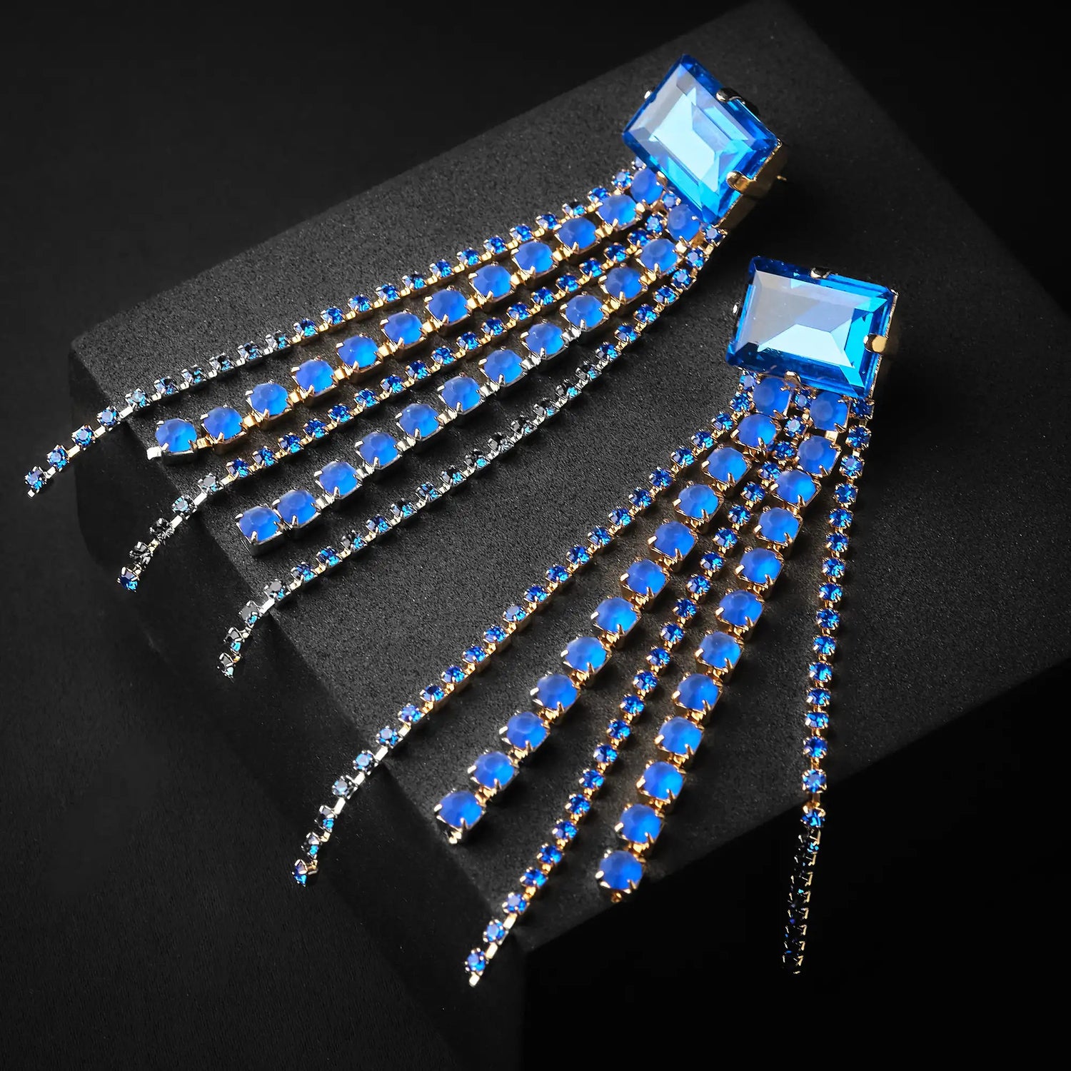 Orecchini con Doppia Frangia e Strass Grande in Ottone - Eleganza Dinamica in Oro e Argento