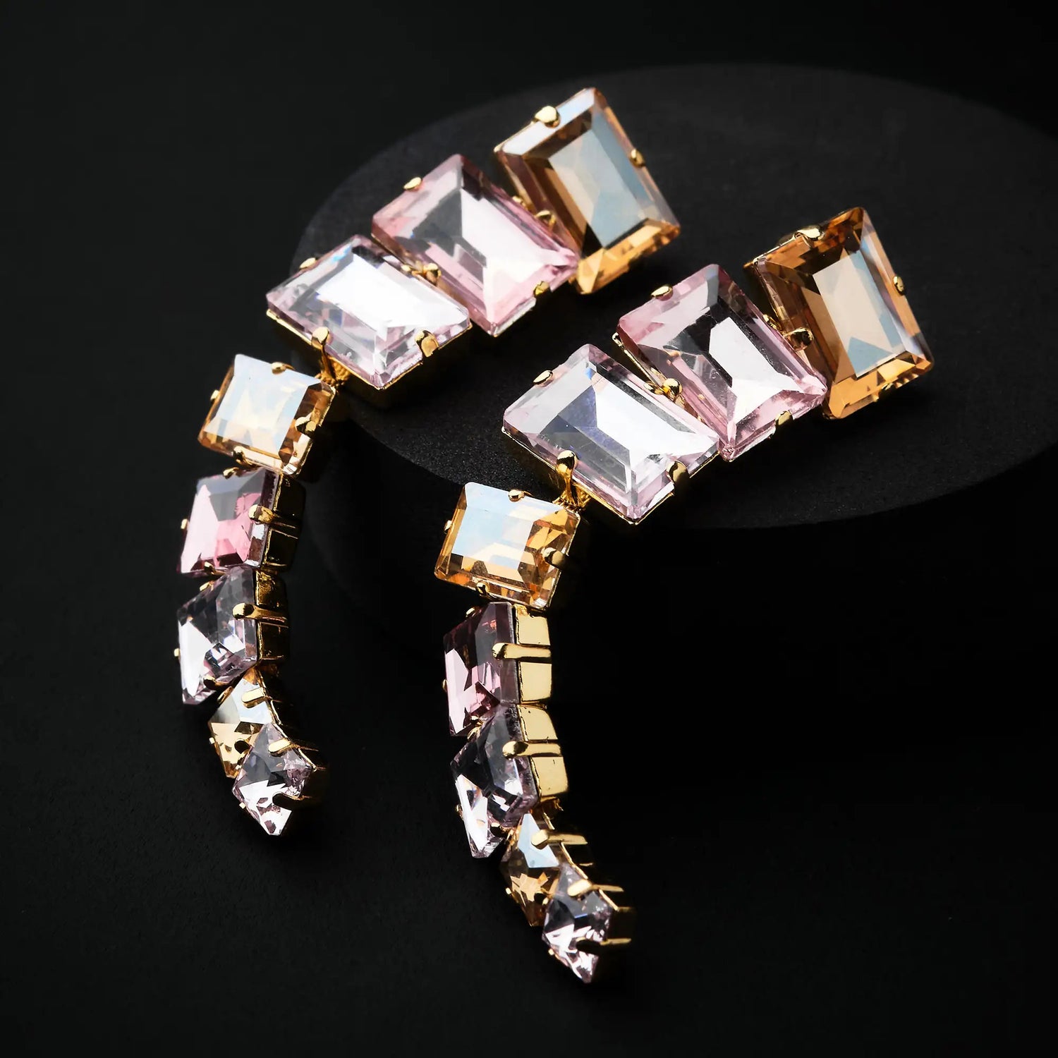 Orecchini a Discesa con Strass Rettangolari in Ottone - Eleganza Lineare in Oro e Argento