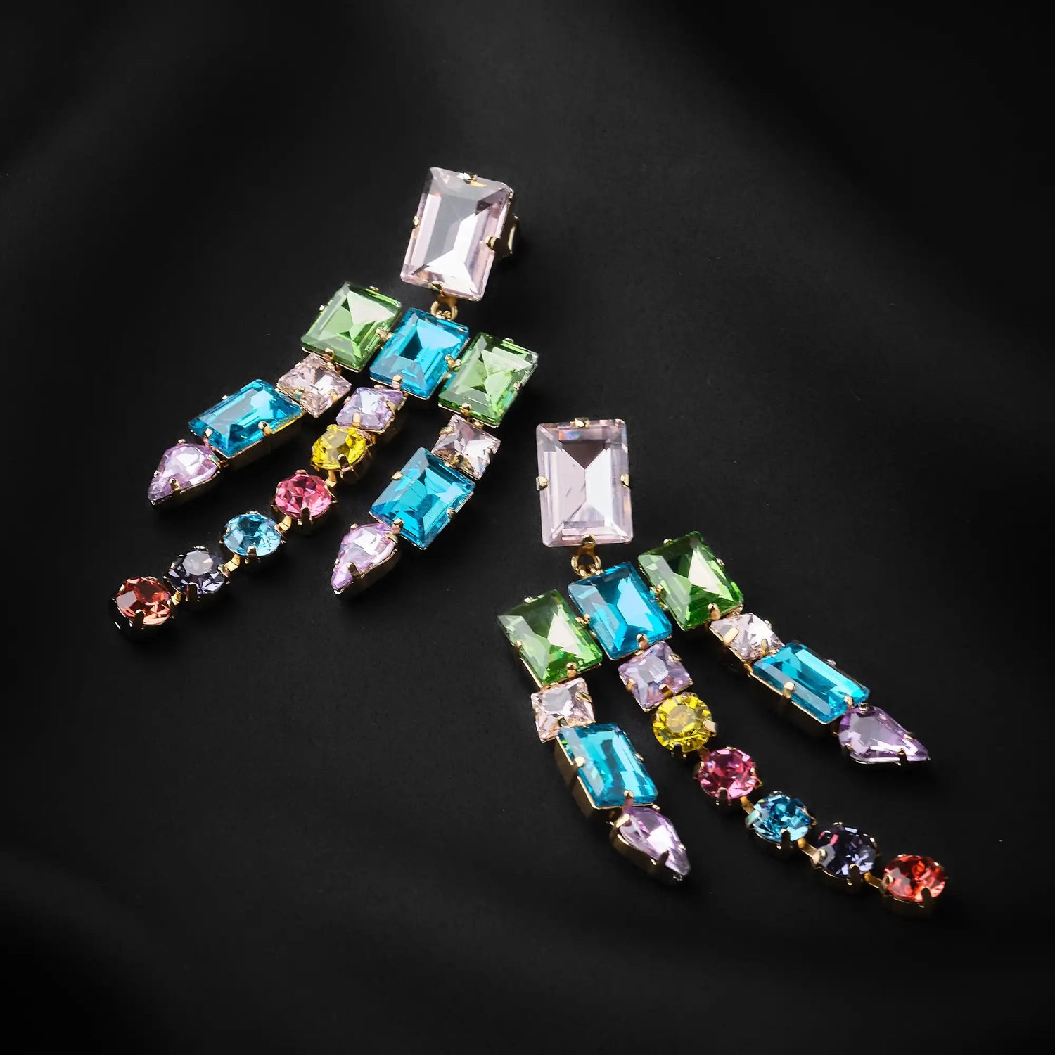 Orecchini a Frange in Ottone con Strass - Eleganza Dinamica in Oro e Argento