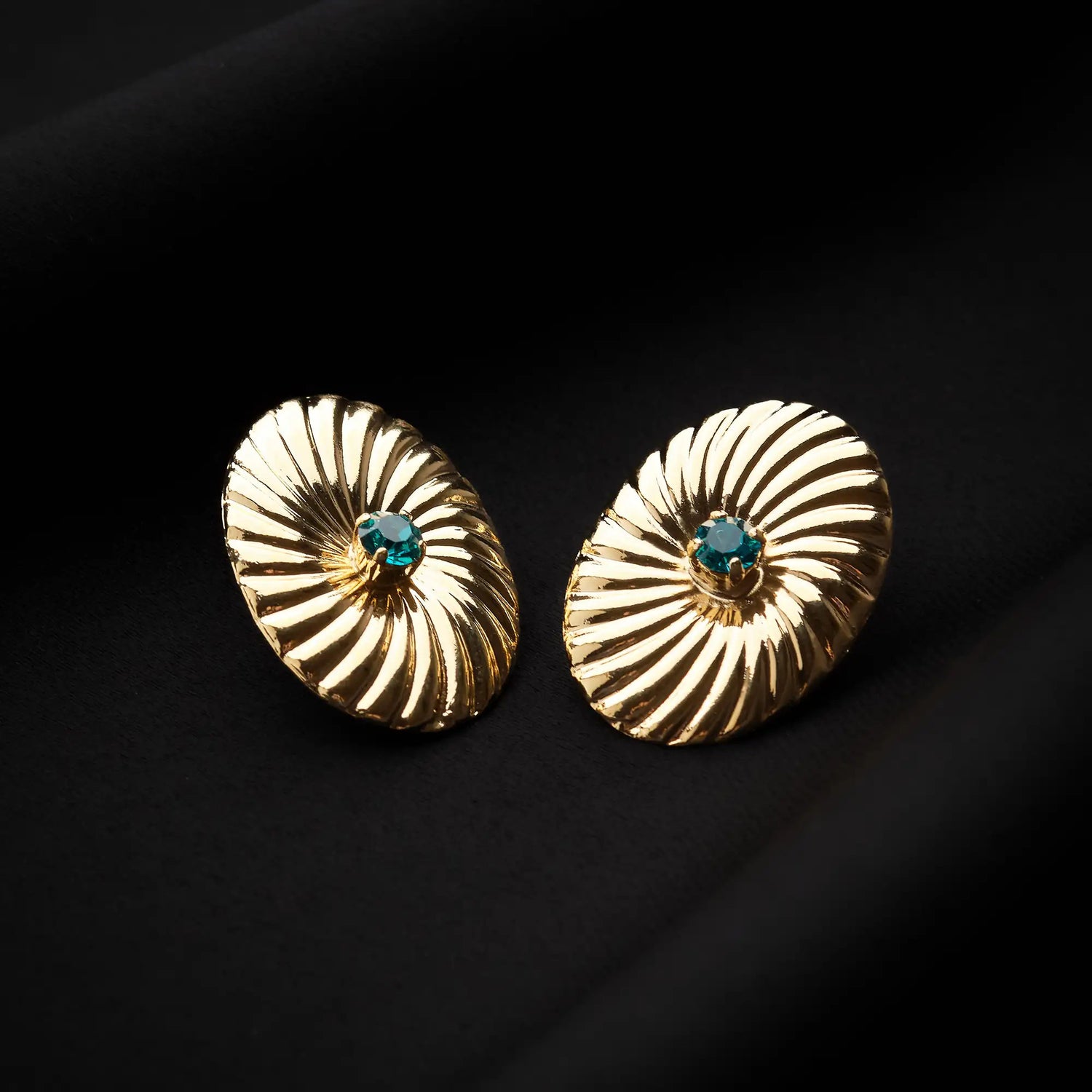 Orecchini Ovali in Ottone con Strass Centrale - Raffinatezza in Oro e Argento