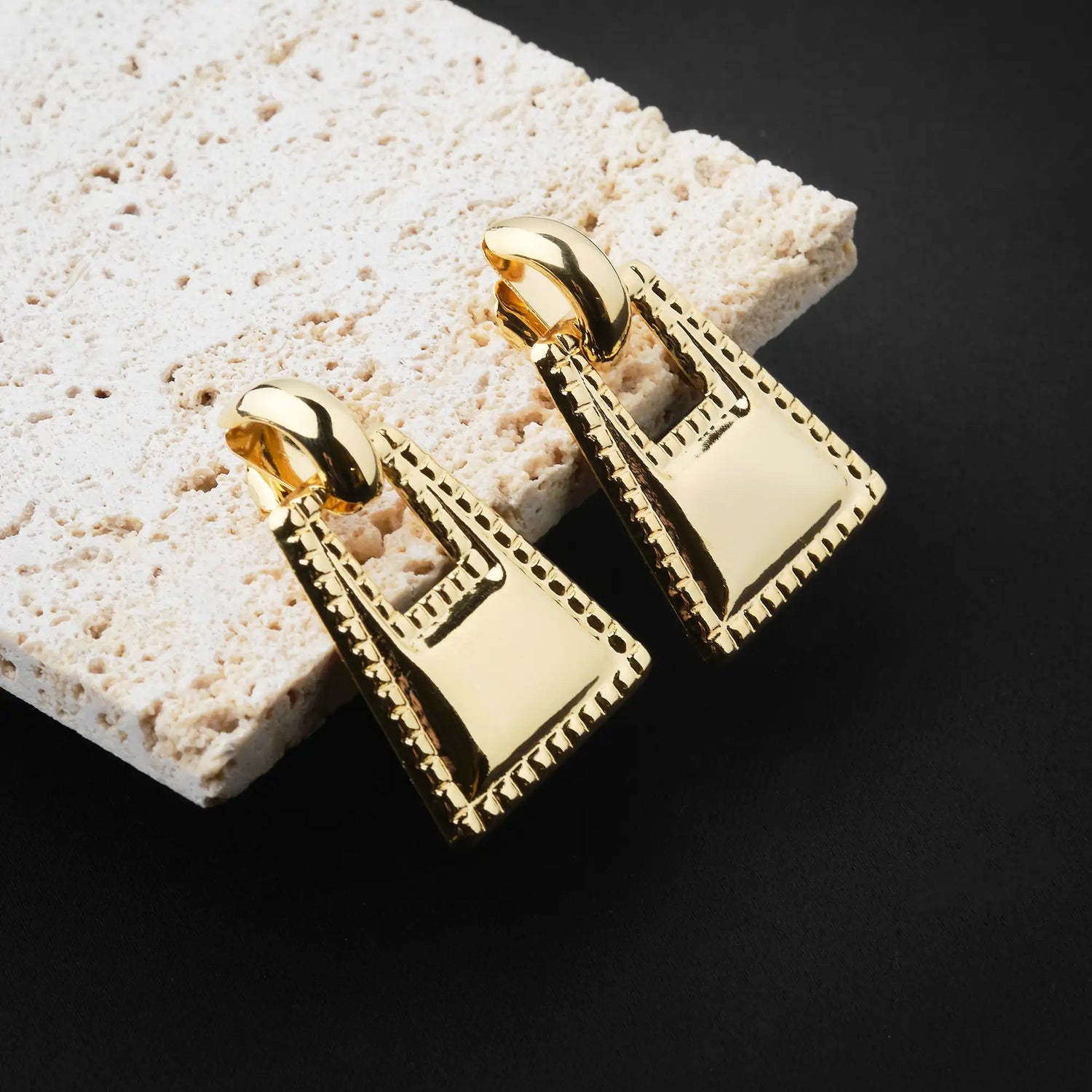 Orecchini a Forma di Borsa in Ottone - Stile Iconico in Oro e Argento