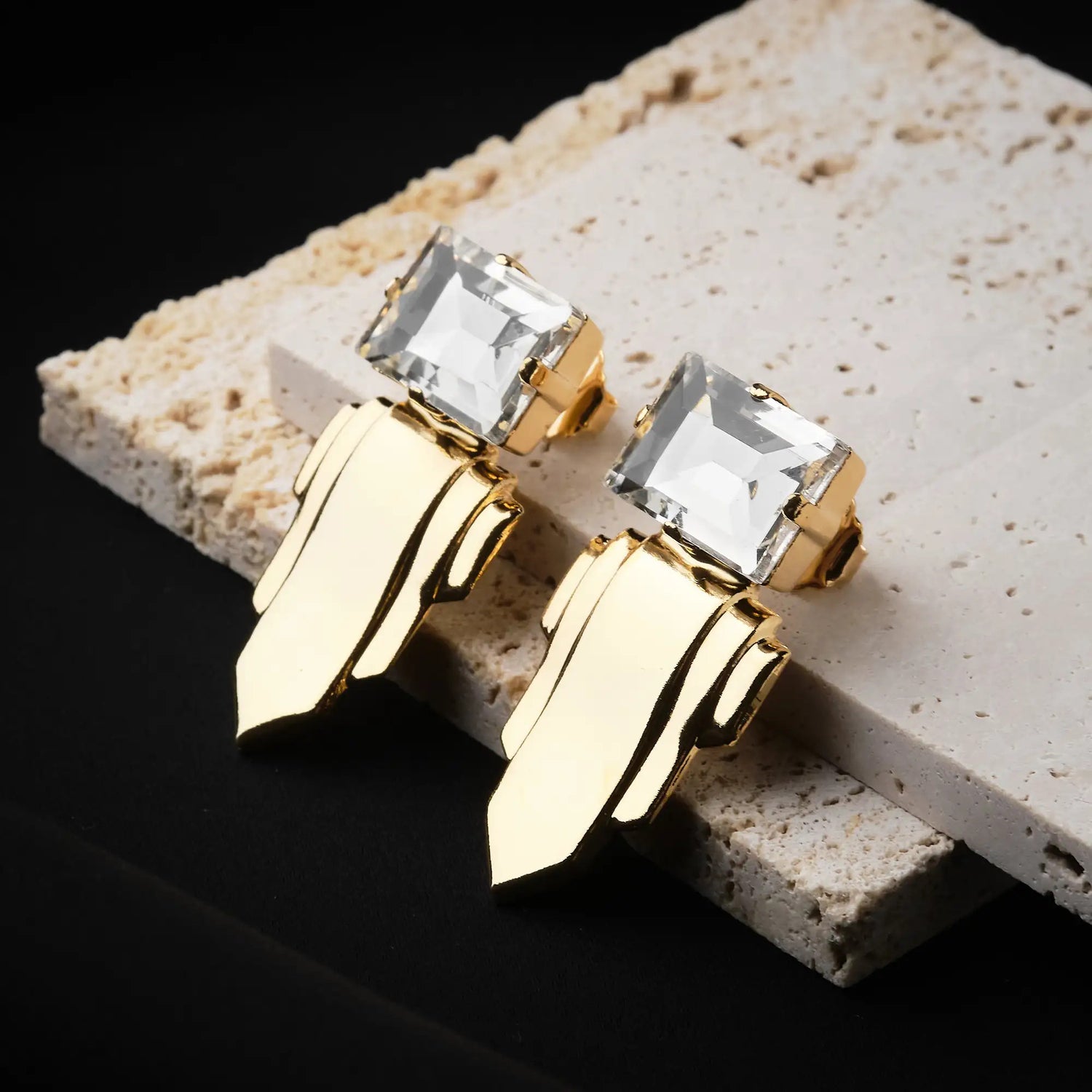 Orecchini Geometrici in Ottone con Strass - Eleganza Moderna in Oro e Argento