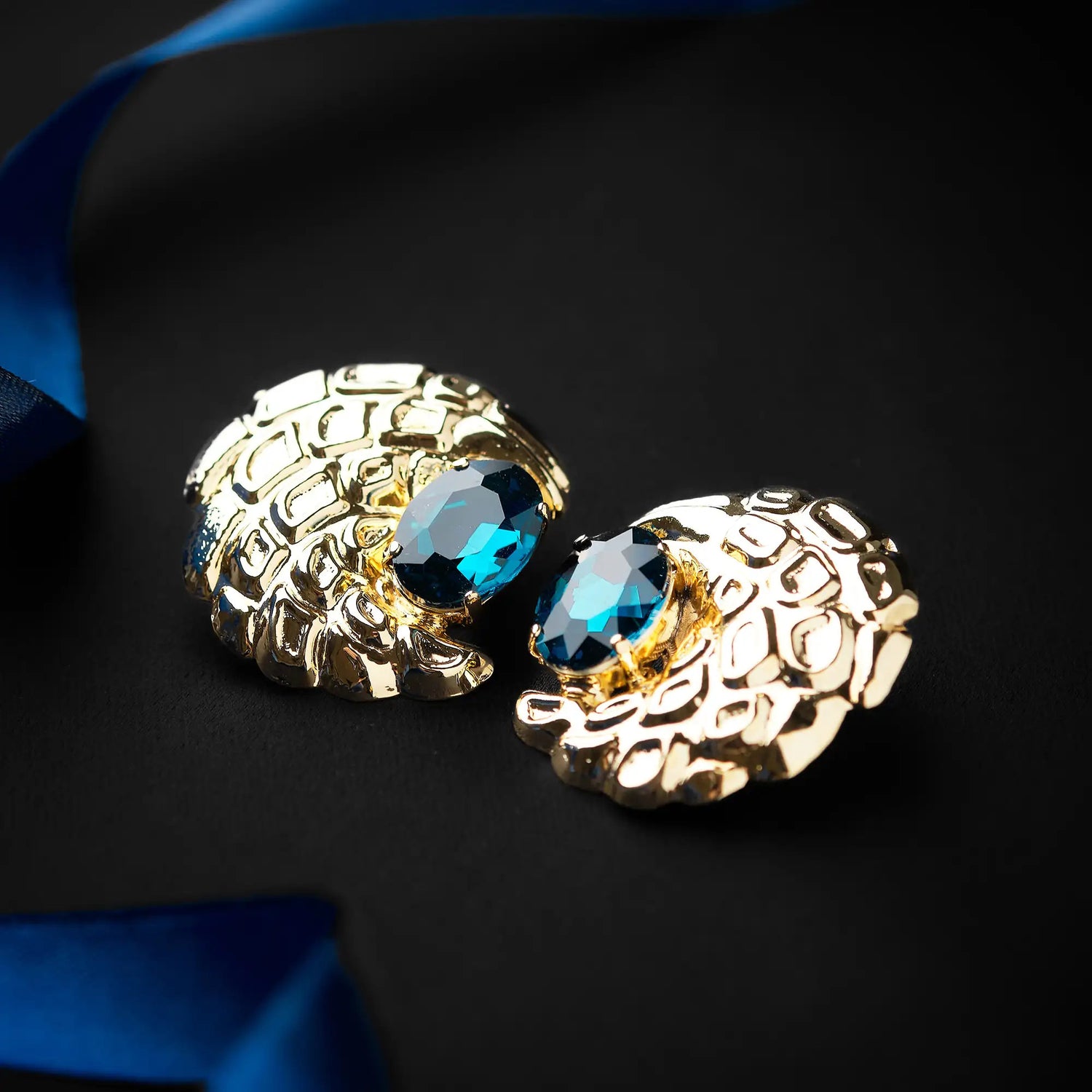 Orecchini Sferici in Ottone con Strass - Scintillio Moderno in Oro e Argento