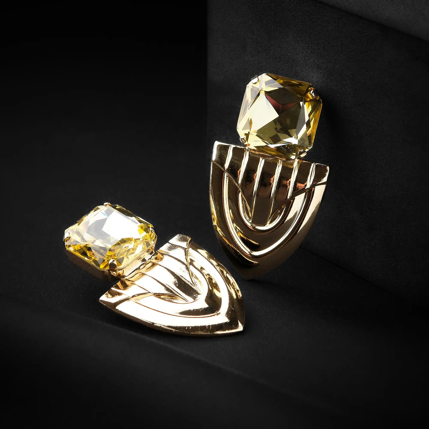 Orecchini con Gocce Pendenti e Strass Grande in Ottone - Eleganza in Oro e Argento
