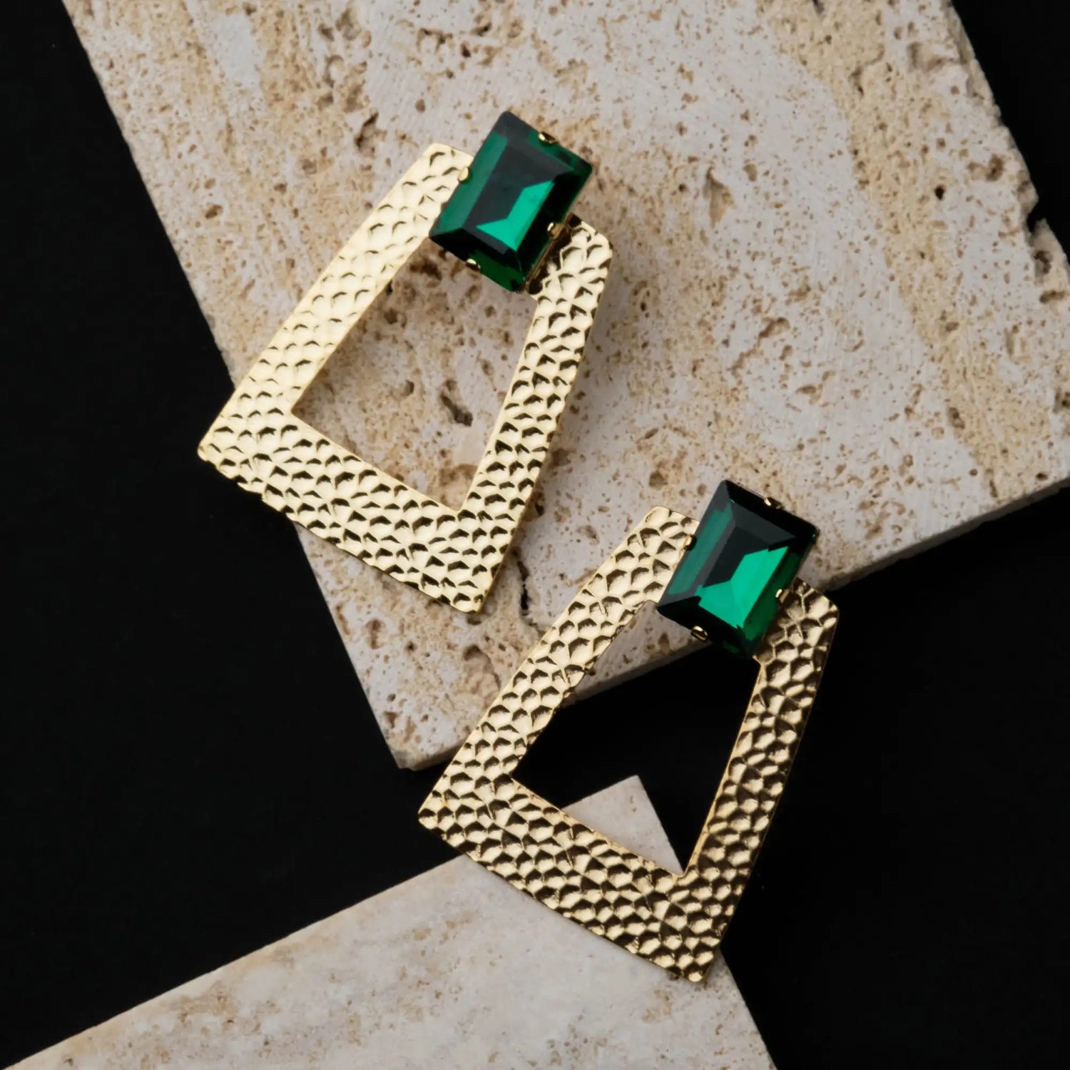 Orecchini Pendenti con Strass Grande e Trapezi in Ottone - Disponibili in Oro e Argento