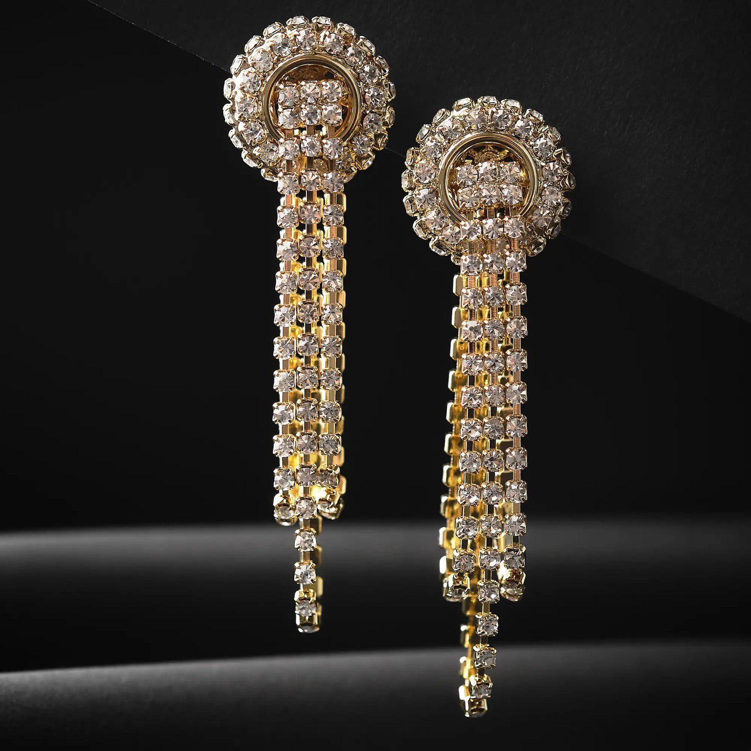 Orecchini in Ottone a Catene a Frange con Pavé di Strass - Scintillante Eleganza in Oro e Argento