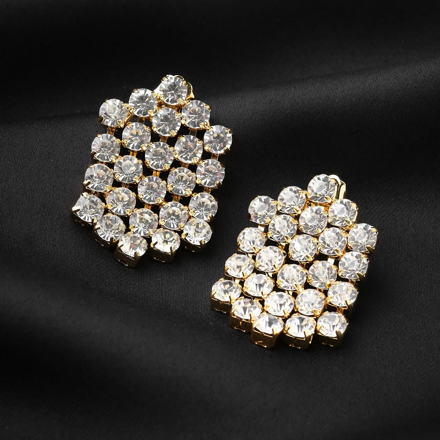 Orecchini in Ottone a Forma di Fiore con Pavé di Strass - Eleganza Floreale Scintillante