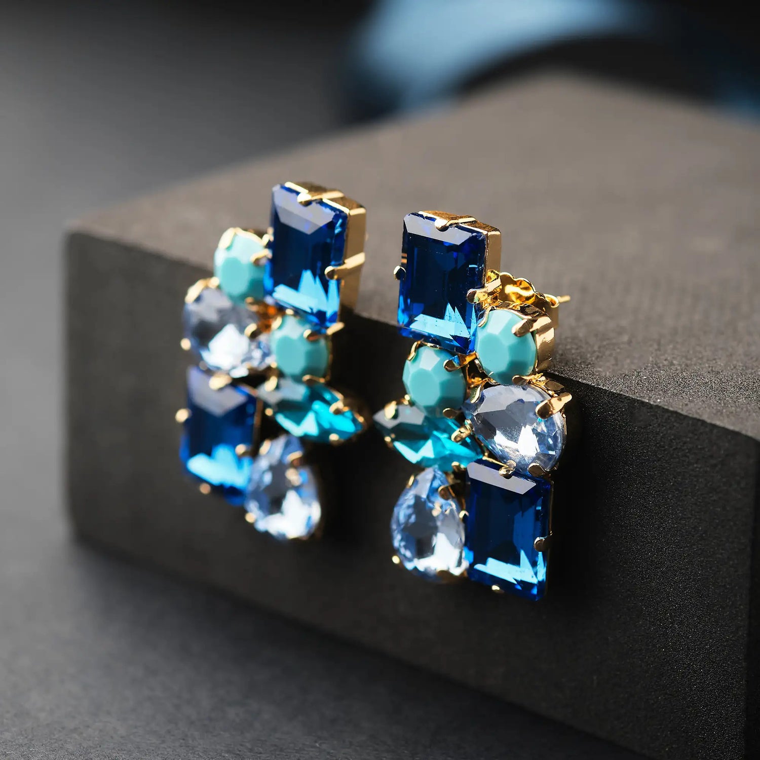 Orecchini in Ottone con Composizione di Pietre - Eleganza Multicolore in Oro e Argento
