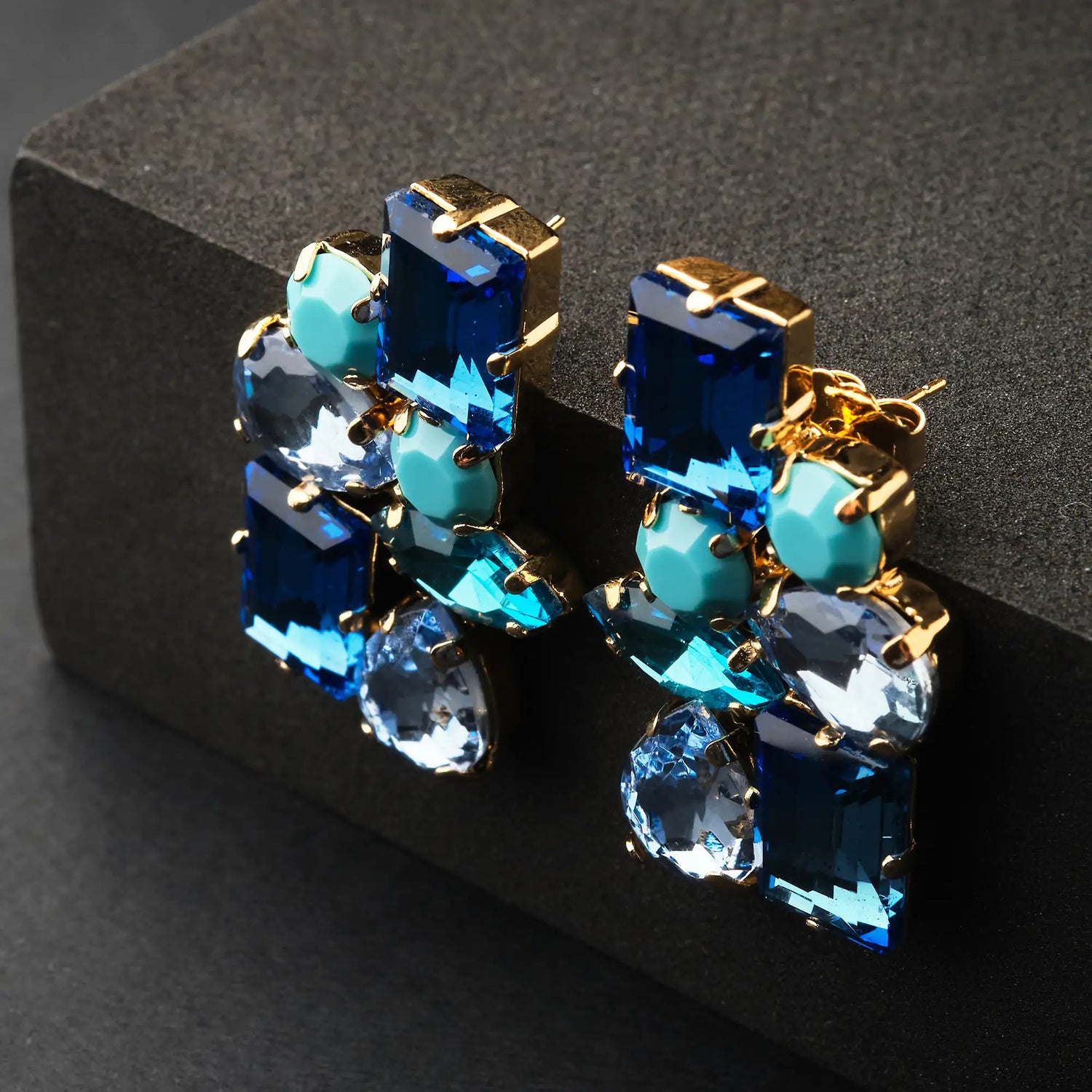 Orecchini in Ottone con Composizione di Pietre - Eleganza Multicolore in Oro e Argento