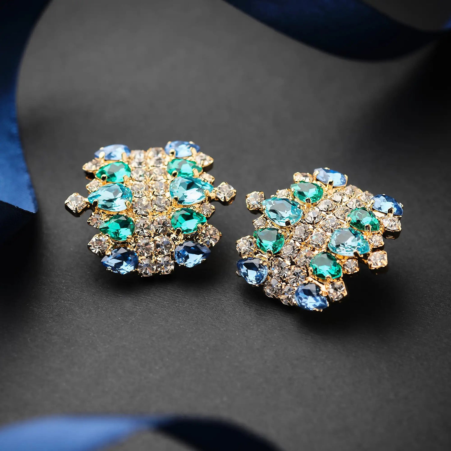 Orecchini in Ottone Onda con Pietre - Eleganza Fluida in Oro e Argento