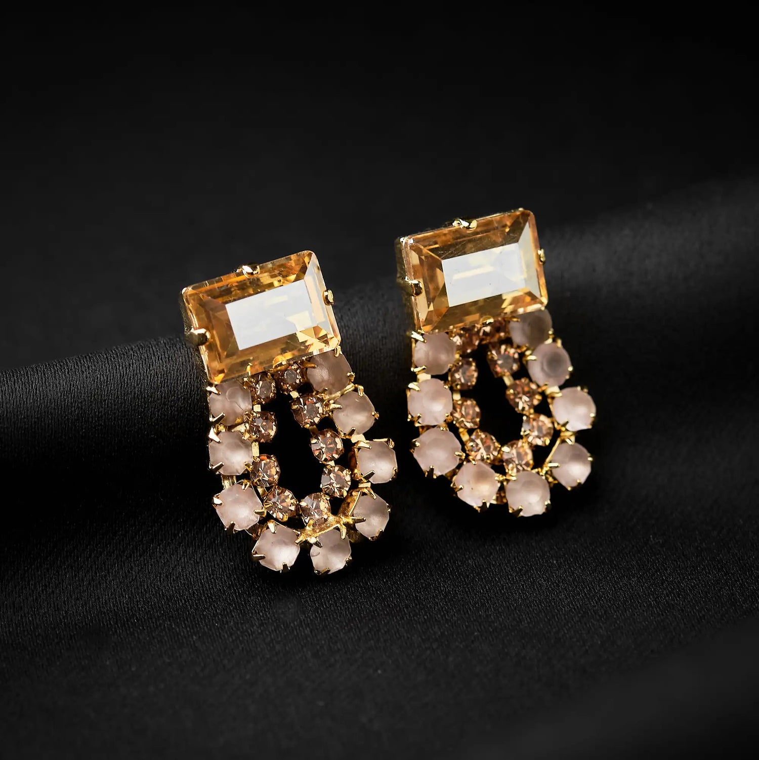 Orecchini in Ottone con Pietra Grande e Due Giri di Pietre Pendenti - Eleganza Lussuosa in Oro e Argento