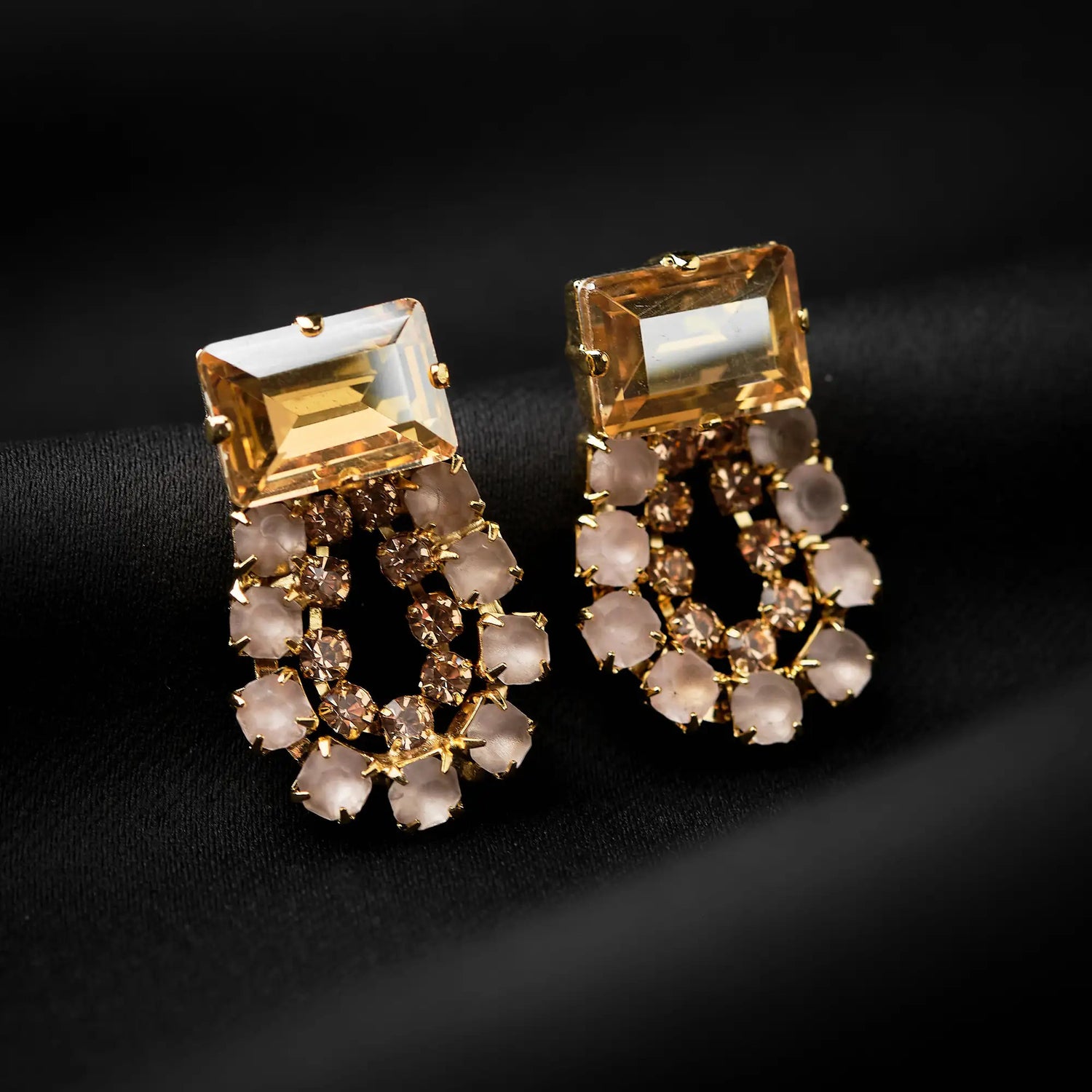 Orecchini in Ottone con Pietra Grande e Due Giri di Pietre Pendenti - Eleganza Lussuosa in Oro e Argento