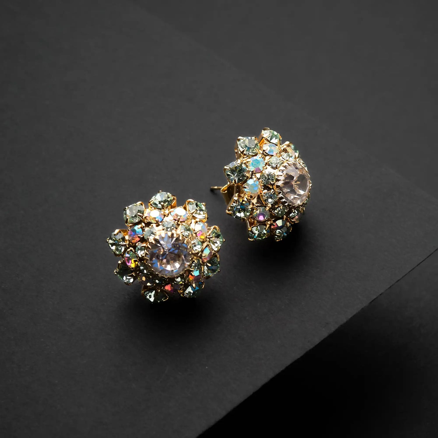 Orecchini in Ottone a Forma di Girasole con Pietre - Delicata Eleganza Floreale in Oro e Argento