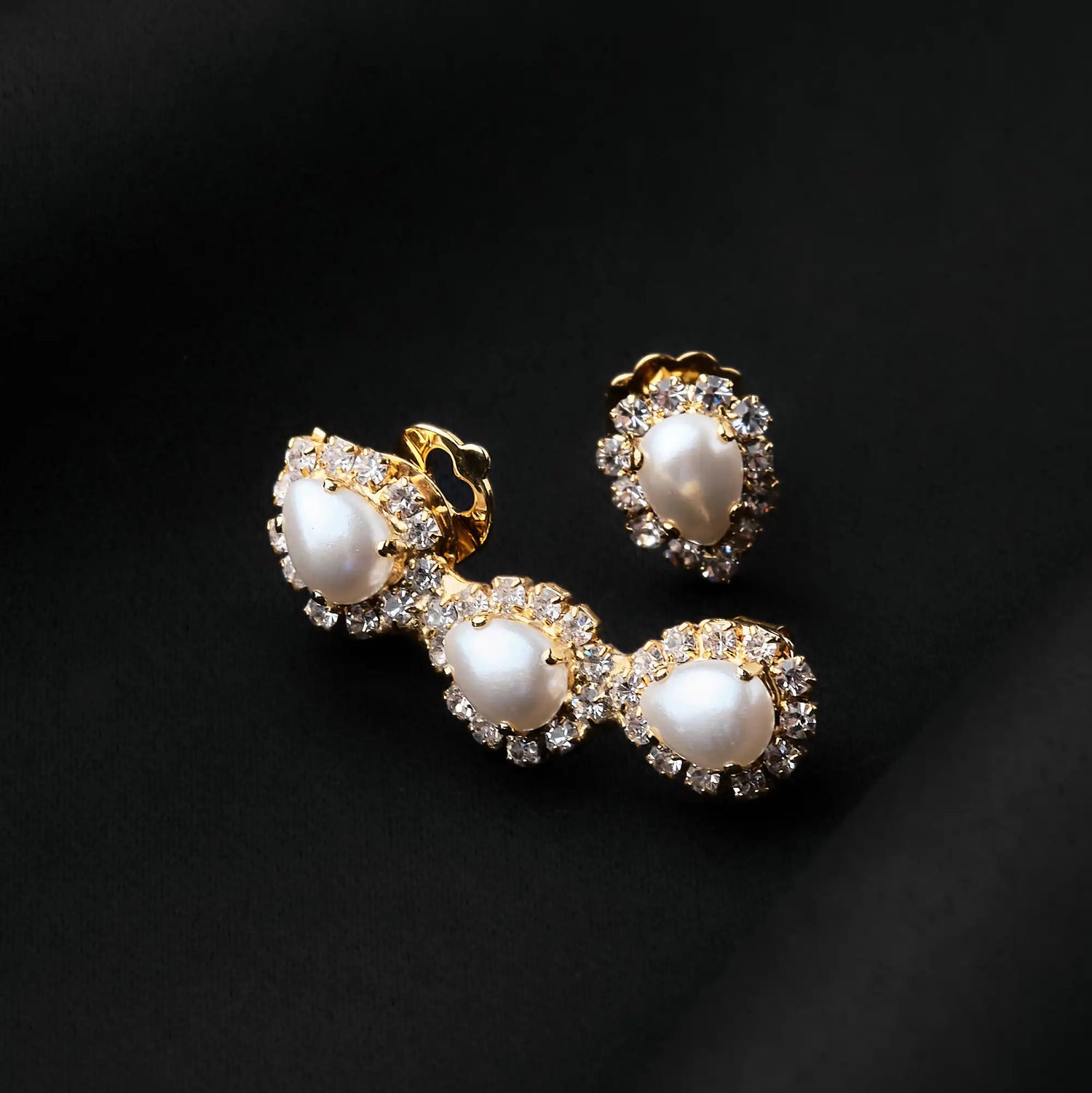 Earcuff con Orecchino in Ottone con Perle e Strass - Eleganza Moderna in Oro e Argento