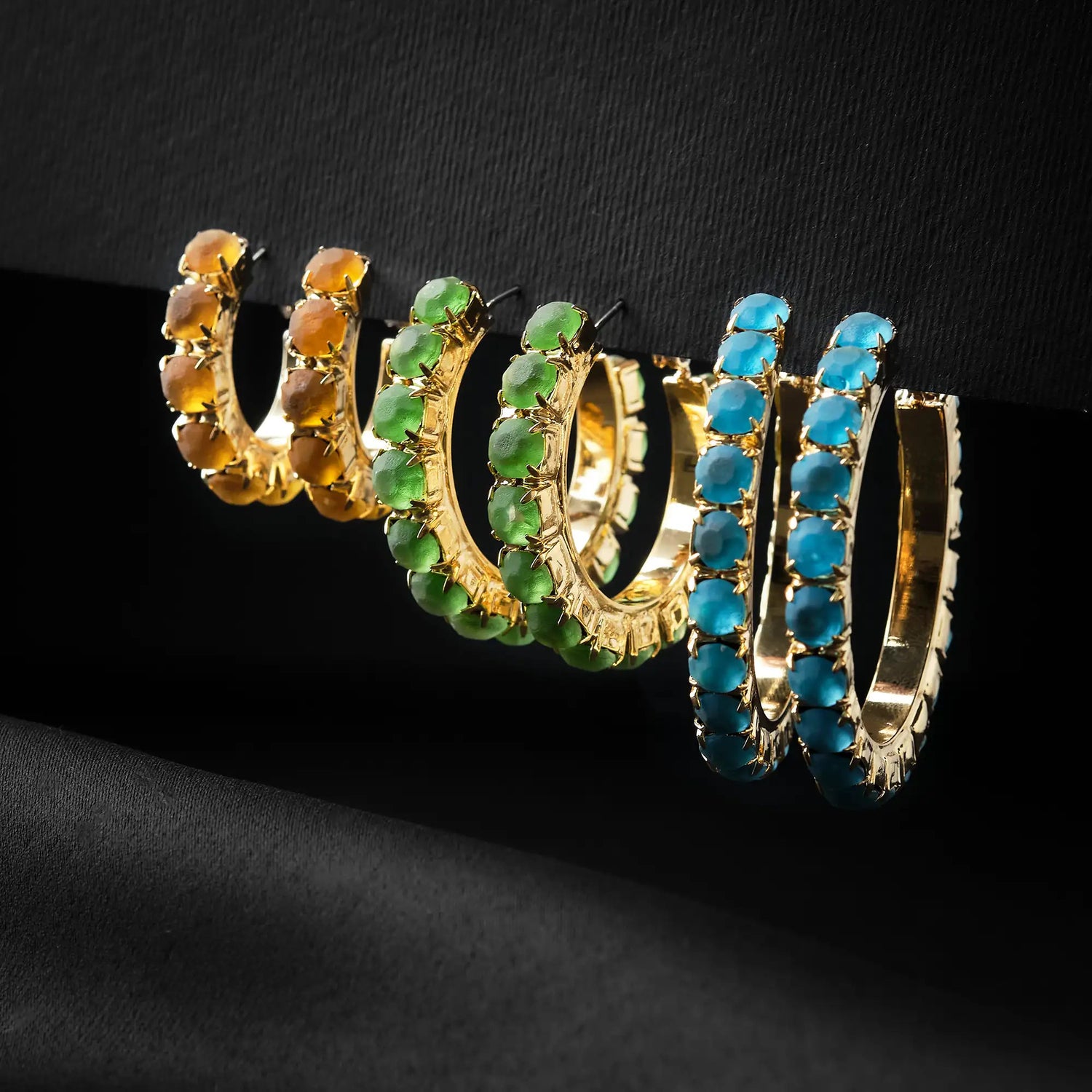 Orecchino in Ottone a Cerchio Ricoperto di Strass 5.0 cm - Eleganza Scintillante in Oro e Argento