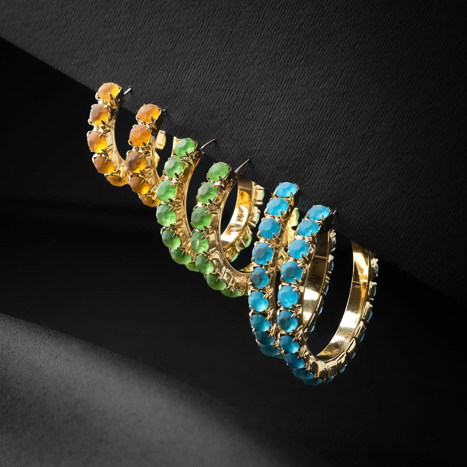 Orecchino in Ottone a Cerchio Ricoperto di Strass 4 cm - Eleganza Scintillante in Oro e Argento