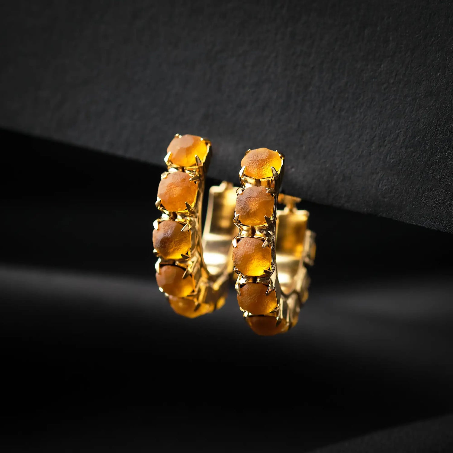 Orecchino in Ottone a Cerchio Ricoperto di Strass 3 cm - Eleganza Scintillante in Oro e Argento