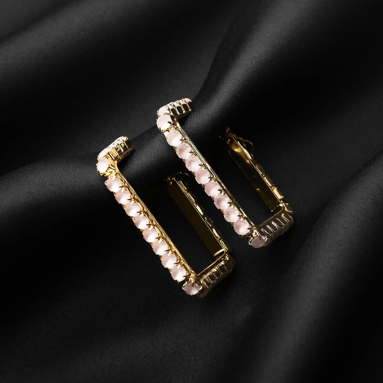 Orecchino in Ottone Quadrato Ricoperto di Strass 4.5 cm - Eleganza Geometrica in Oro e Argento