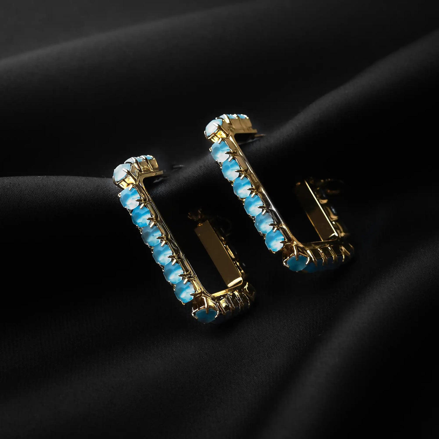 Orecchino in Ottone Quadrato Ricoperto di Strass 3.5 cm - Eleganza Geometrica in Oro e Argento