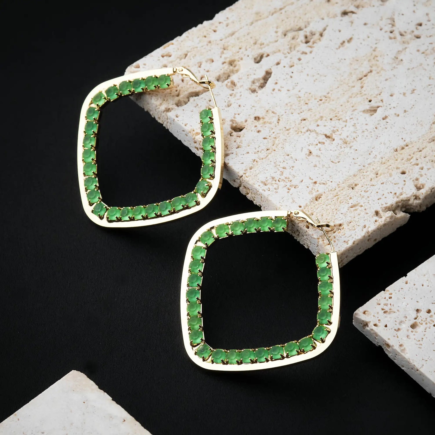Orecchino in Ottone Quadrato Ricoperto Internamente di Strass 6 cm - Eleganza Geometrica in Oro e Argento