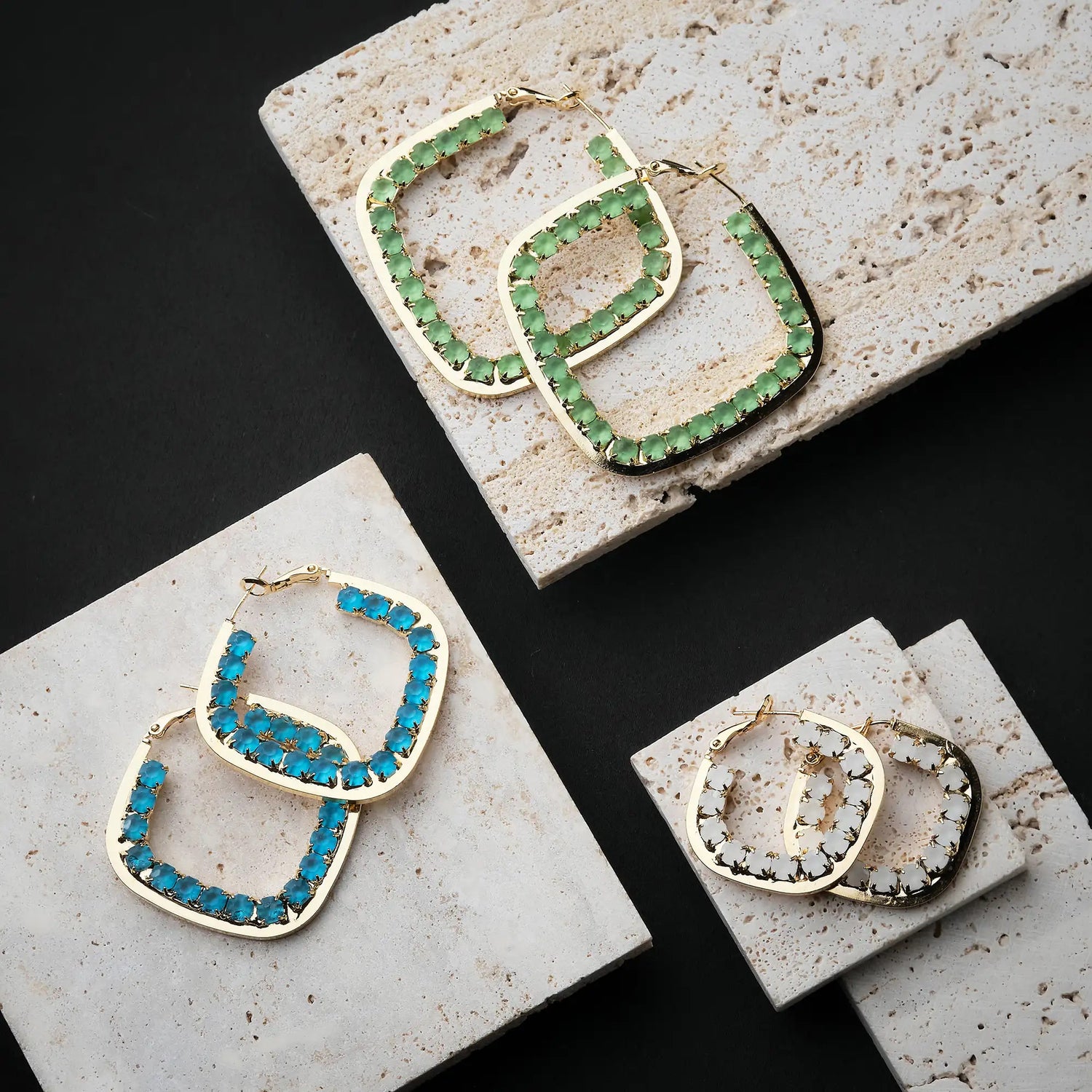 Orecchino in Ottone Quadrato Ricoperto Internamente di Strass 3.5 - Eleganza Geometrica in Oro e Argento
