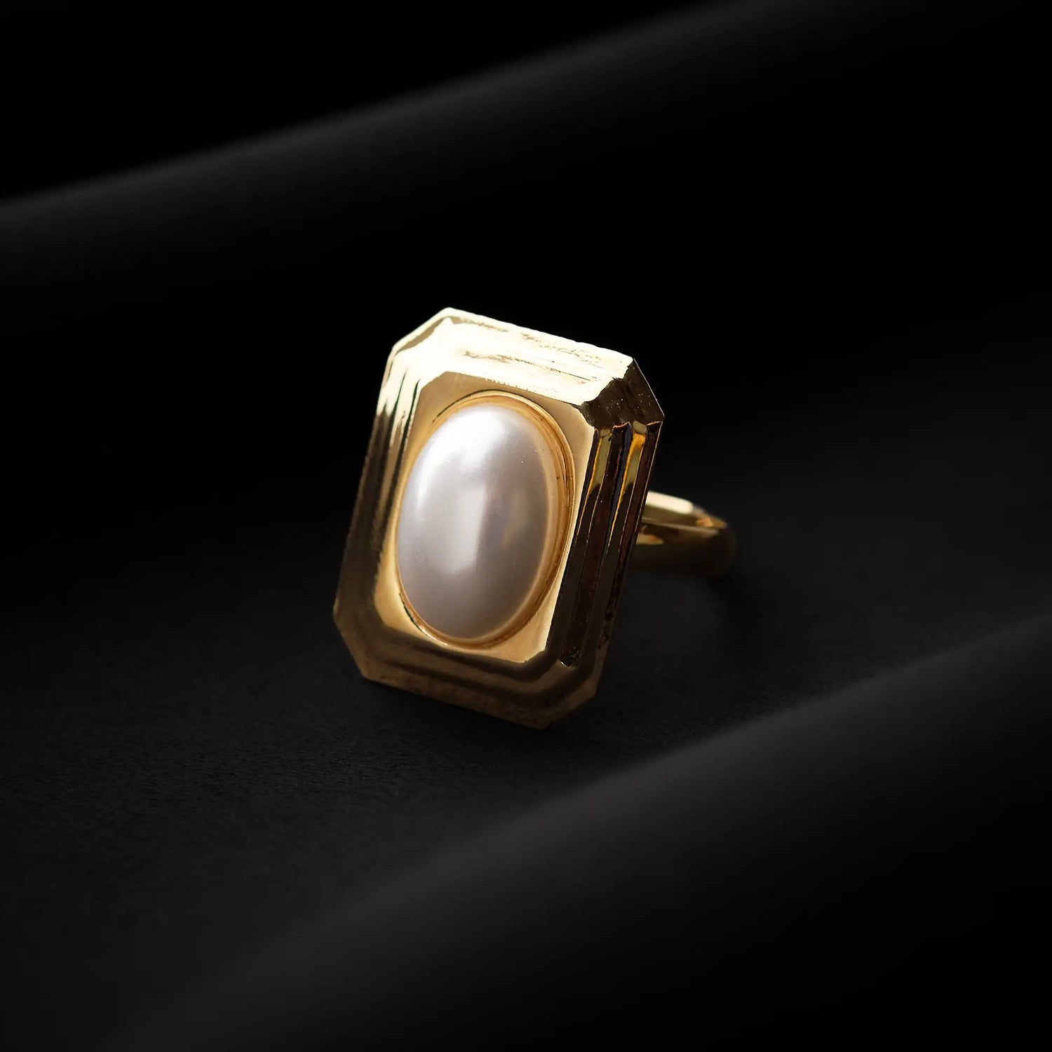 Fedina Bombata in Ottone con Perla Centrale - Eleganza Classica Regolabile in Oro e Argento