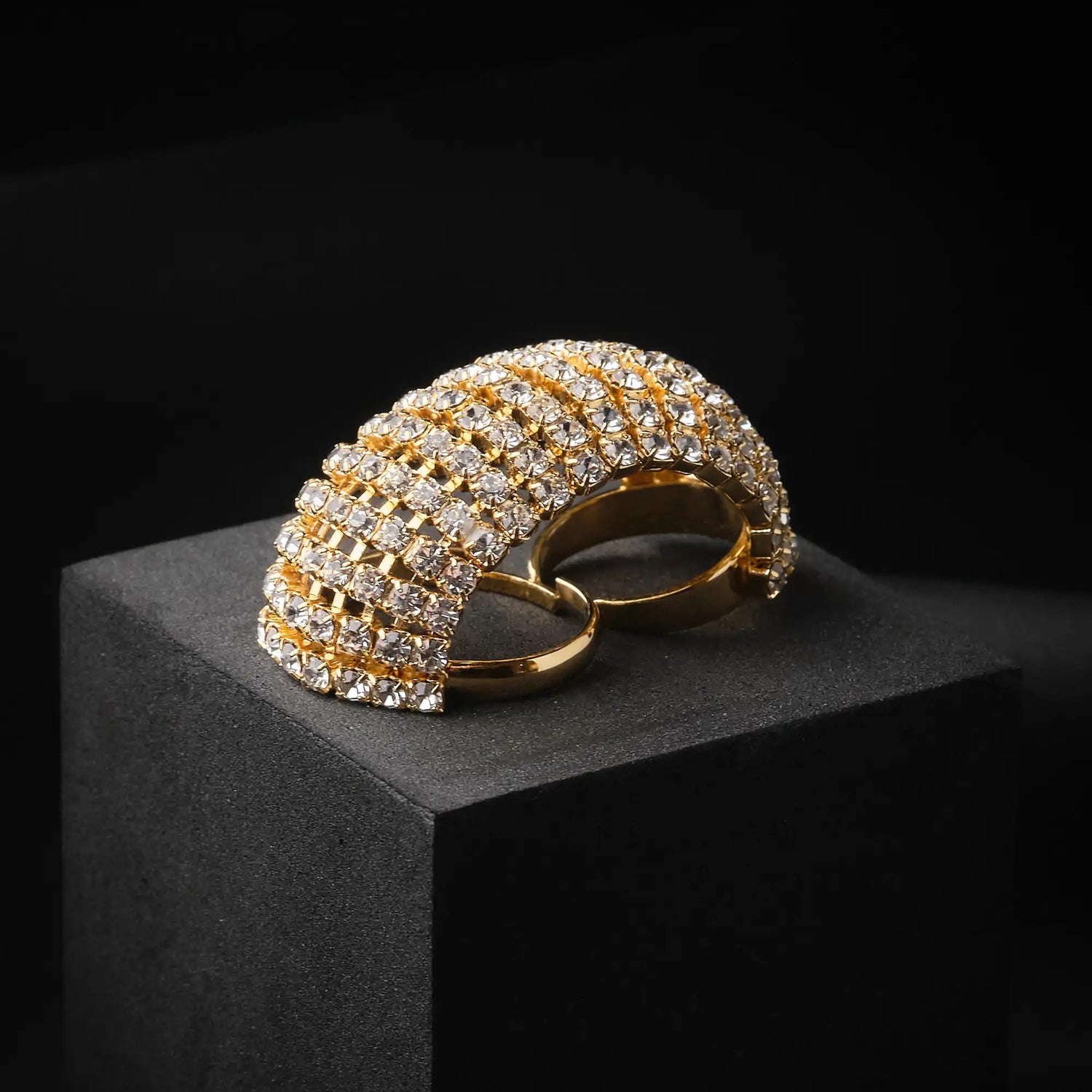 Fedina Bombata in Ottone con Pavé di Strass - Eleganza Scintillante Regolabile in Oro e Argento