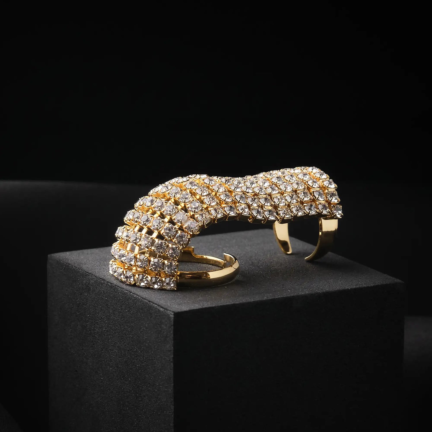 Fedina Bombata in Ottone con Pavé di Strass - Eleganza Scintillante Regolabile in Oro e Argento