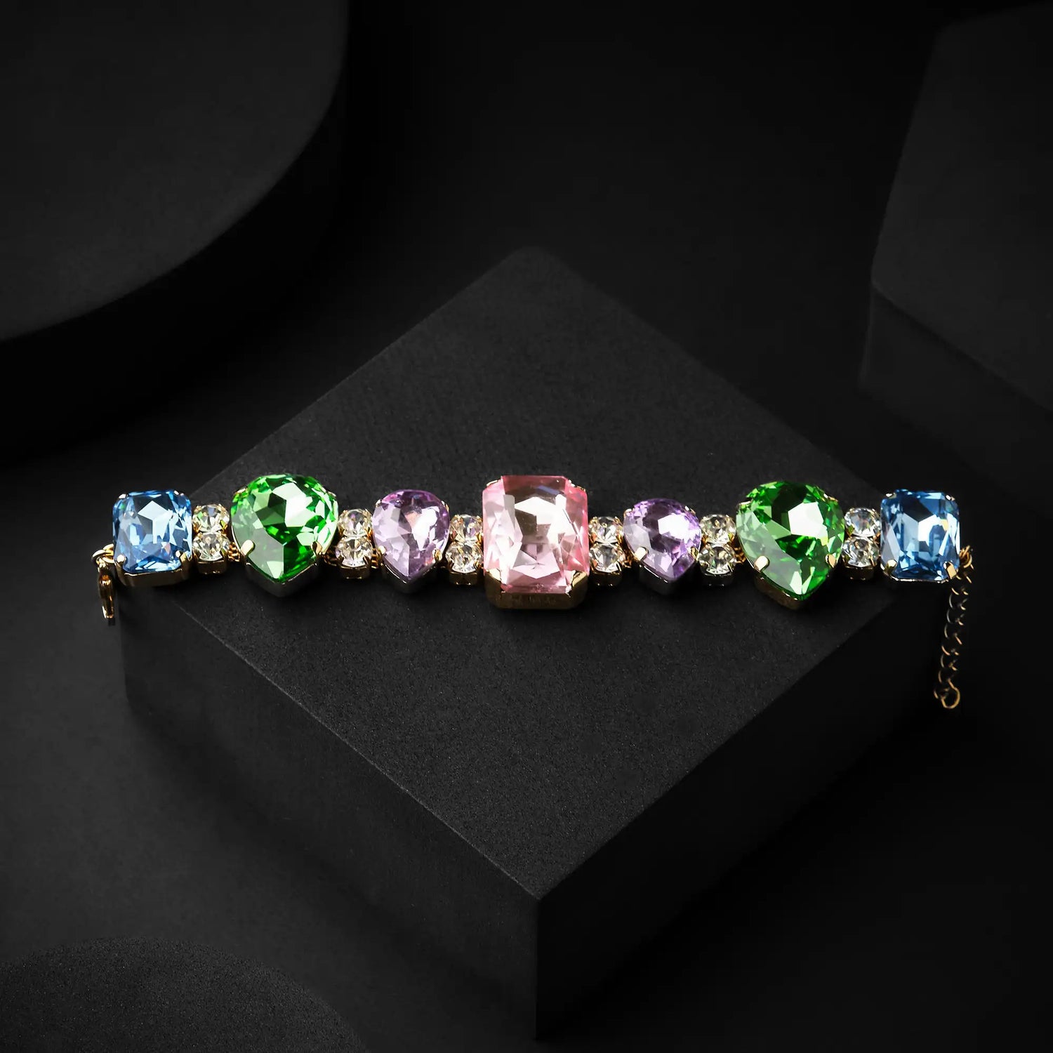 Bracciale in Ottone con Pietre di Forma Diversa e di Vari Colori - Eleganza Eclettica in Oro e Argento