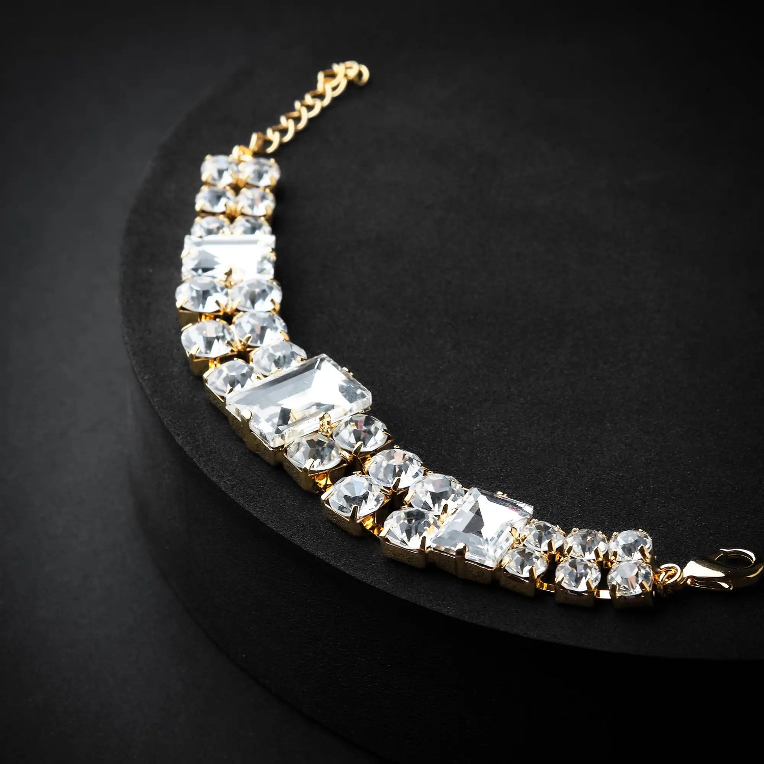 Bracciale in Ottone con Pietre di Forma Diversa e di Vari Colori - Eleganza Eclettica in Oro e Argento