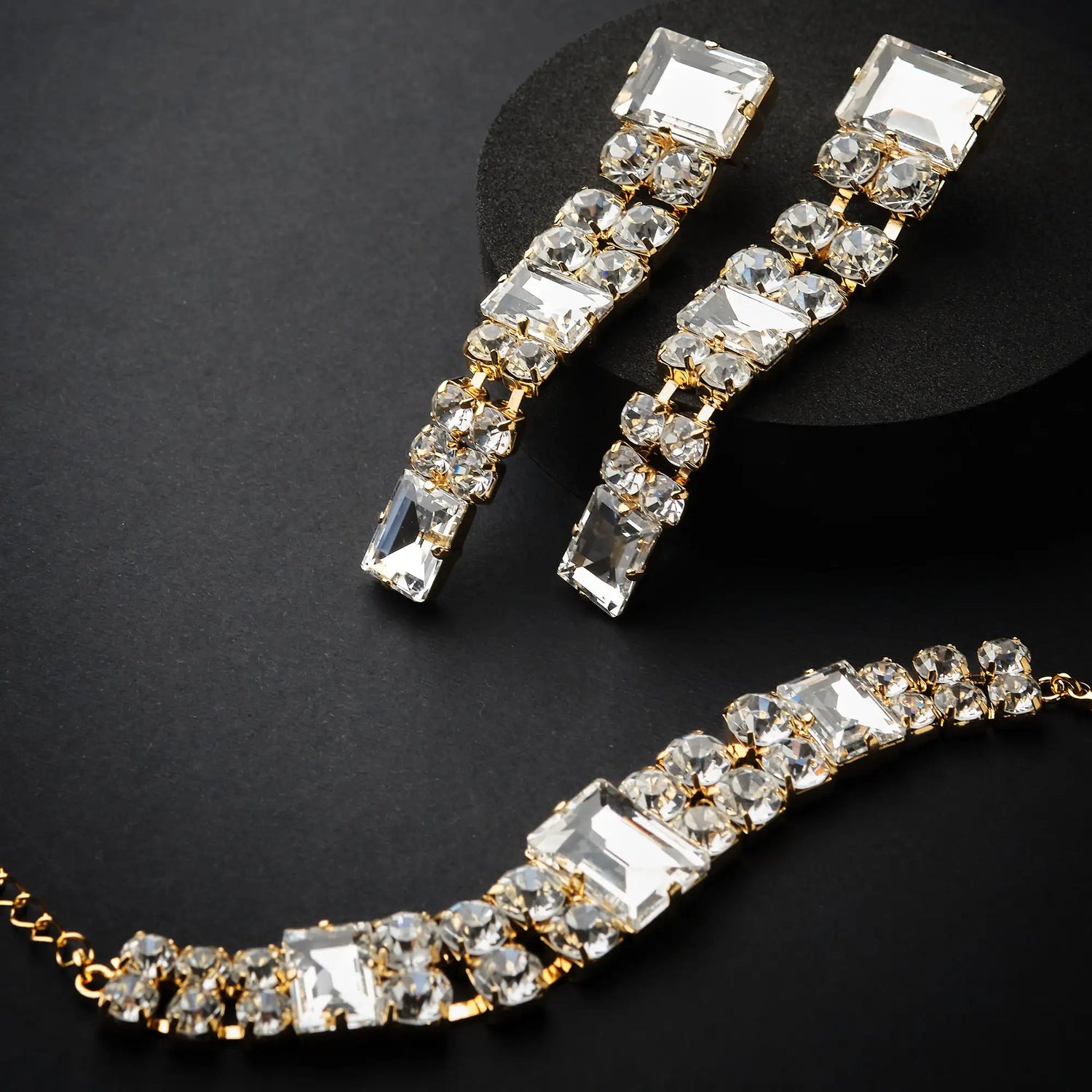 Bracciale in Ottone con Pietre di Forma Diversa e di Vari Colori - Eleganza Eclettica in Oro e Argento