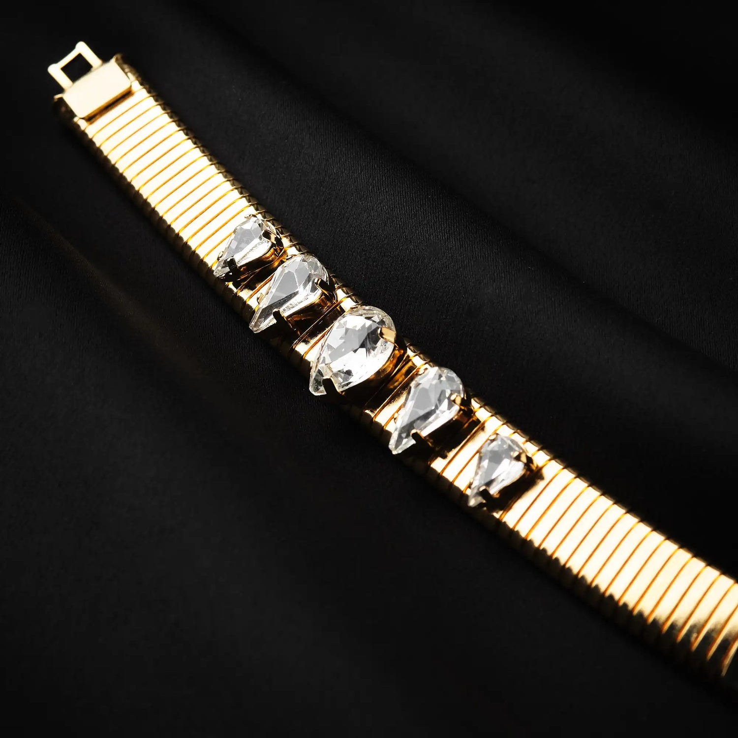Bracciale in Ottone con Pietre di Vari Colori - Eleganza Scintillante in Oro e Argento