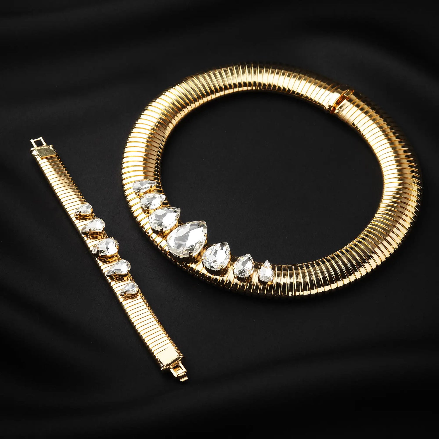 Bracciale in Ottone con Pietre di Vari Colori - Eleganza Scintillante in Oro e Argento