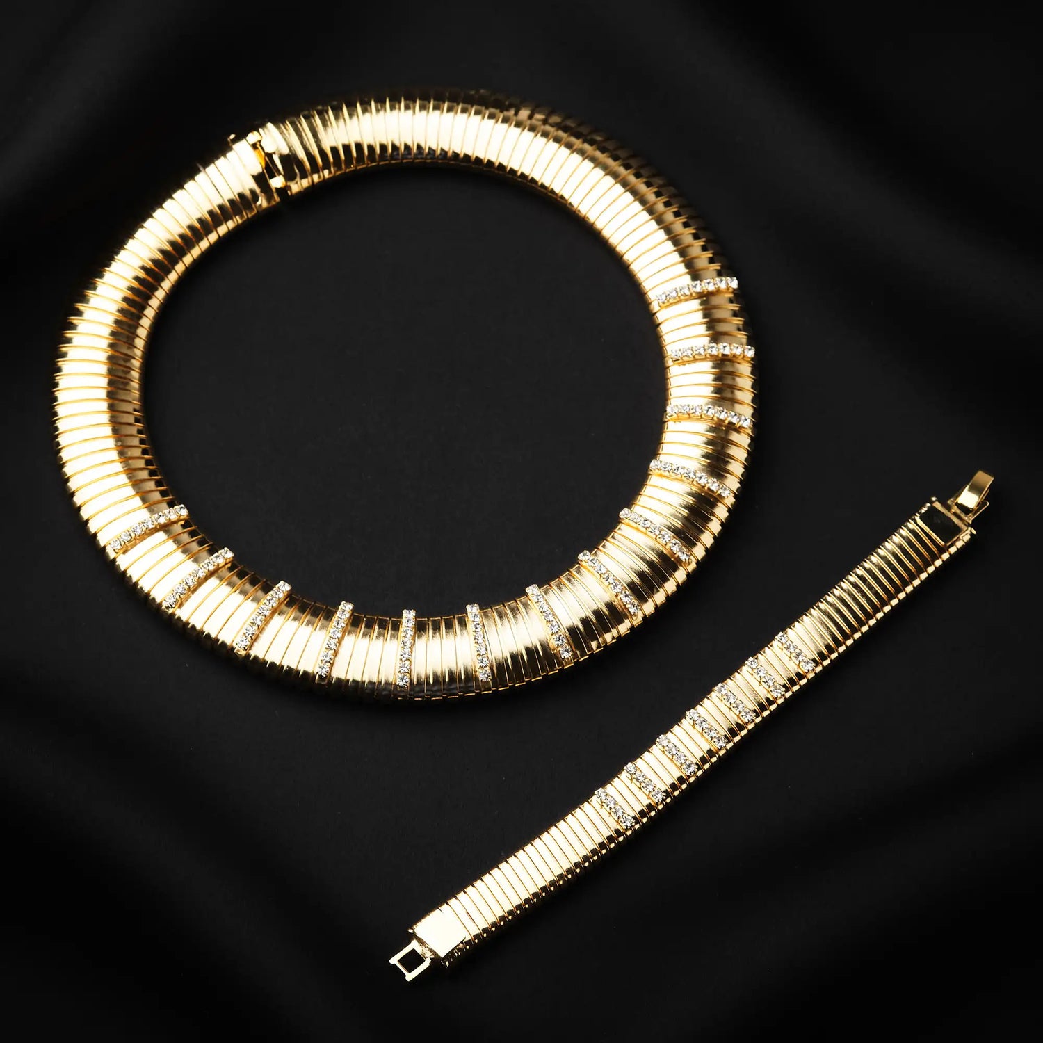 Collana Fascia Girocollo in Ottone con Pavé di Strass - Scintillante Eleganza in Oro e Argento