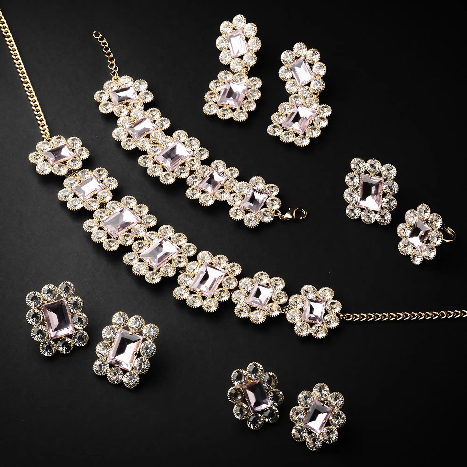 Collana in Ottone con Fiori di Strass e Pietra Centrale - Delicata Eleganza Floreale in Oro e Argento