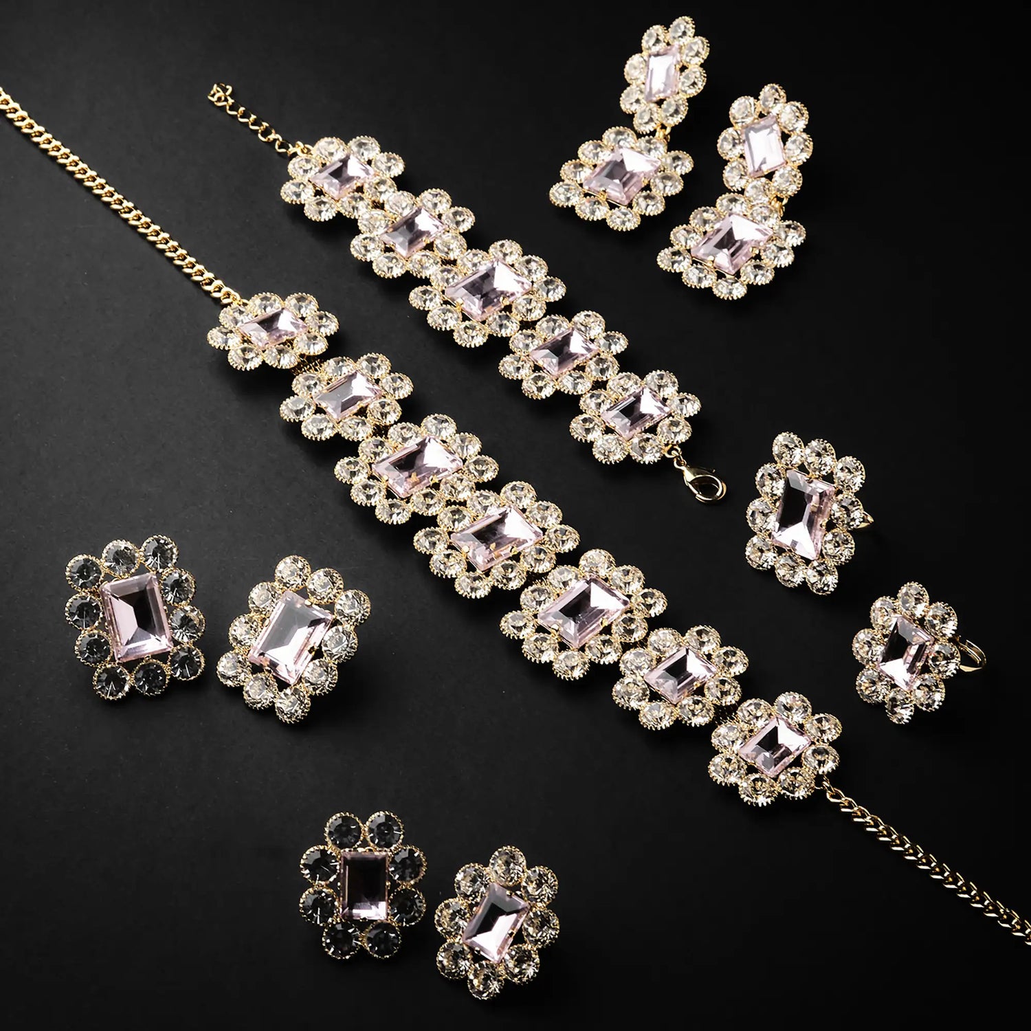 Collana in Ottone con Fiori di Strass e Pietra Centrale - Delicata Eleganza Floreale in Oro e Argento