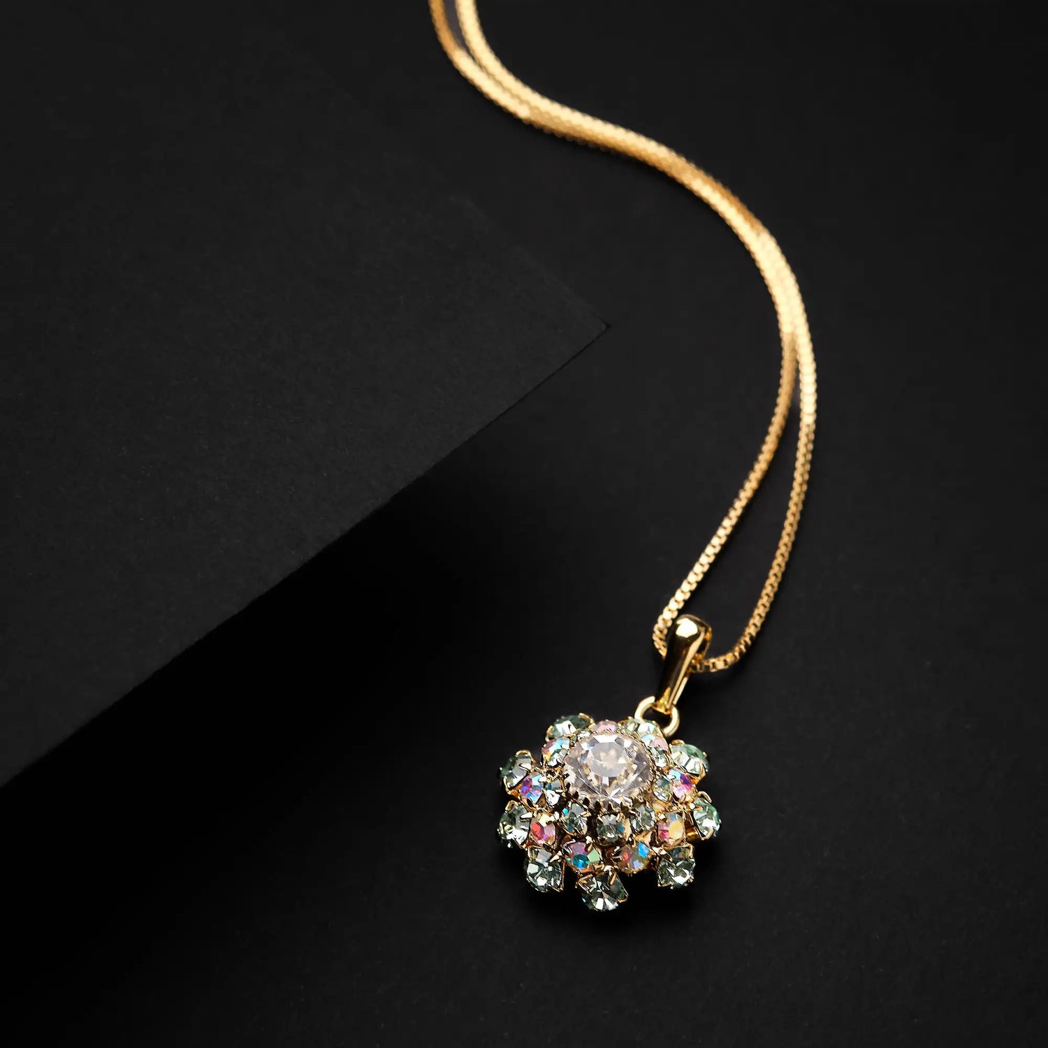 Collana in Ottone con Pendenti a Fiore di Pietre - Eleganza Floreale in Oro e Argento