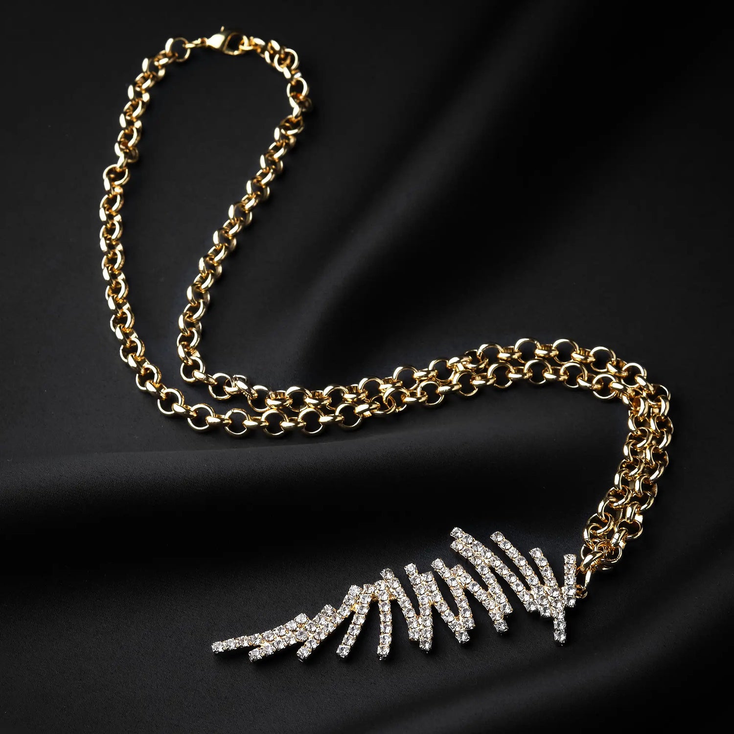 Collana in Ottone a Catena con Pendente Zig Zag - Eleganza Moderna in Oro e Argento