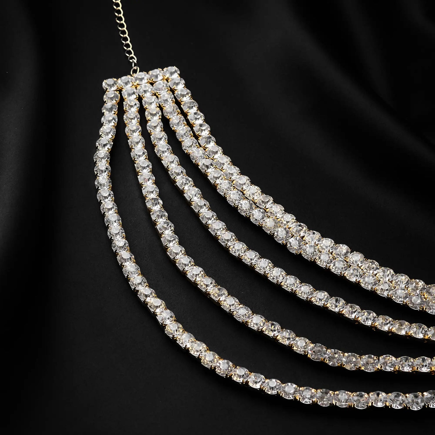 Collana in Ottone con 5 Giri di Pietre - Eleganza Multistrato in Oro e Argento