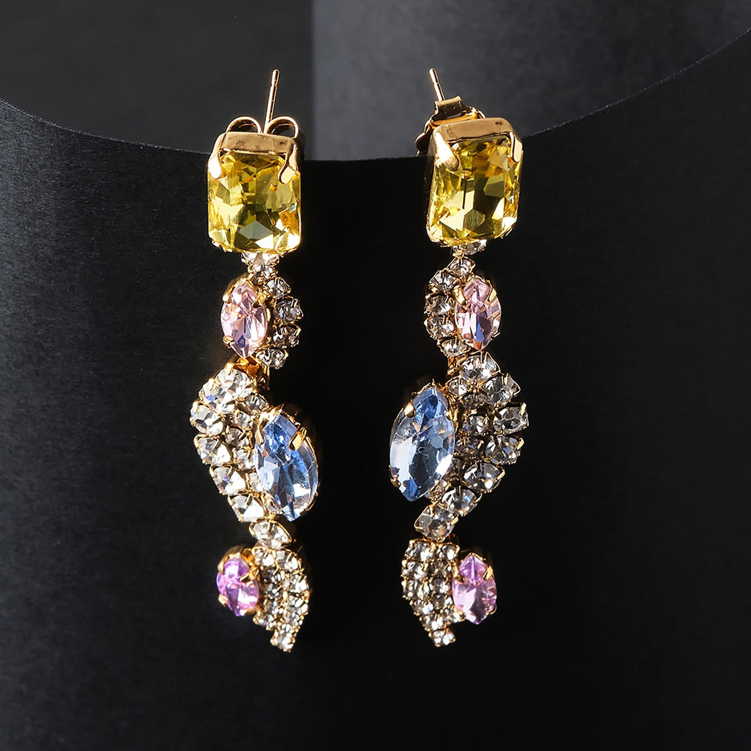 Orecchini in Ottone con Pendente a Forma di Nota in Pietre - Melodia di Eleganza in Oro e Argento