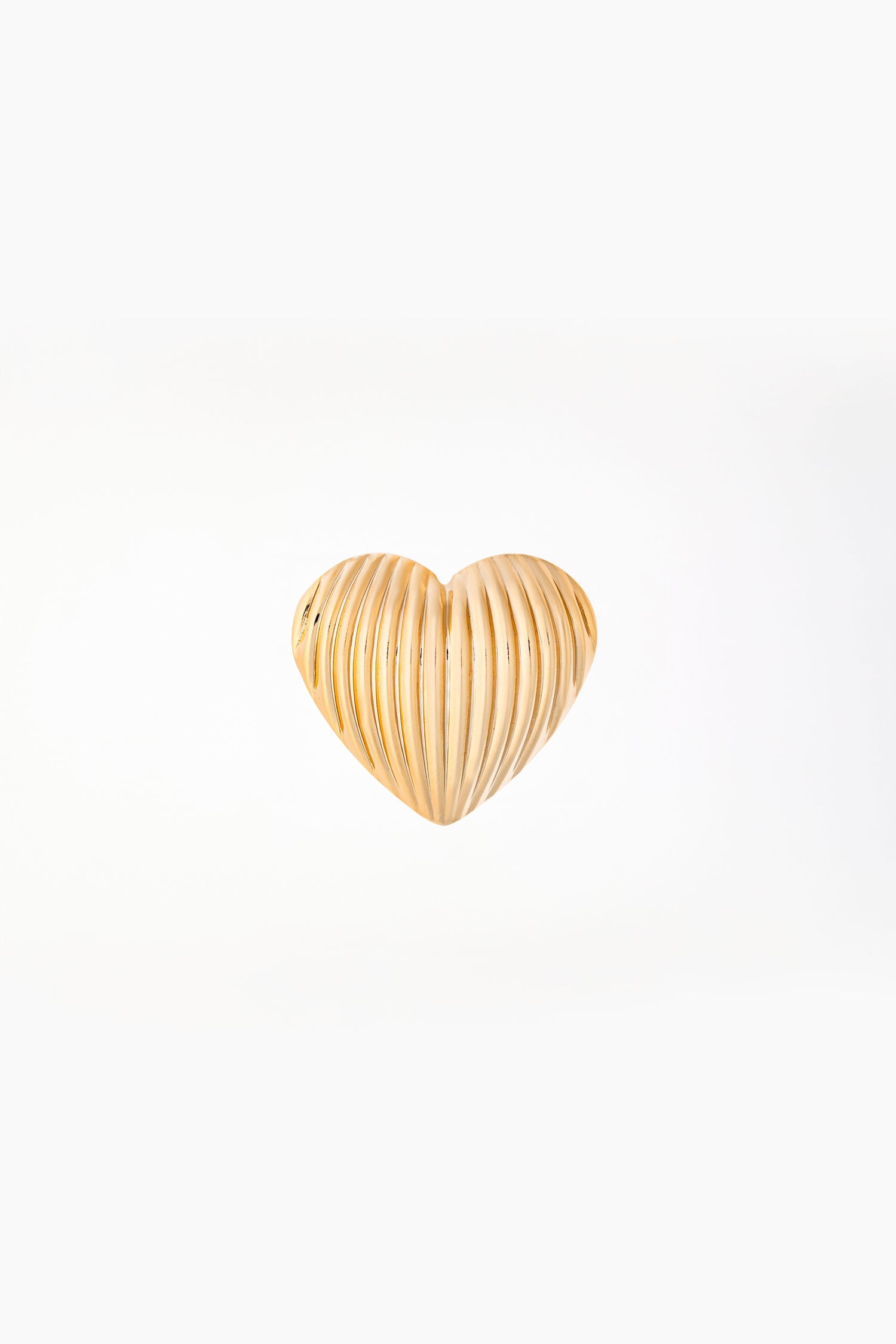 Anello Cuore in Ottone Placcato Oro con Design a Striature Giselle
